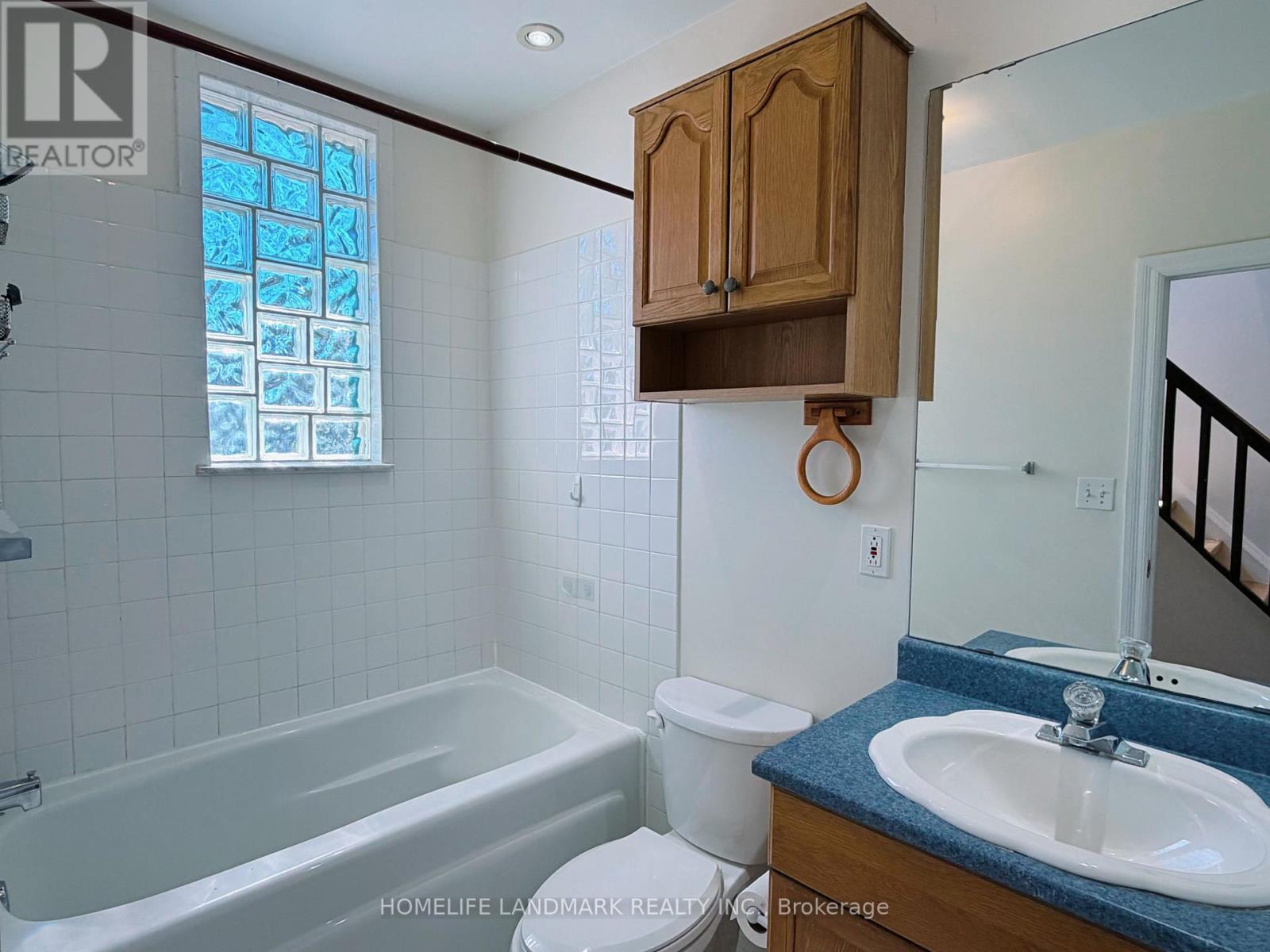 392 Elmwood Avenue, Richmond Hill, Ontario  L4C 1M3 - Photo 4 - N12994084