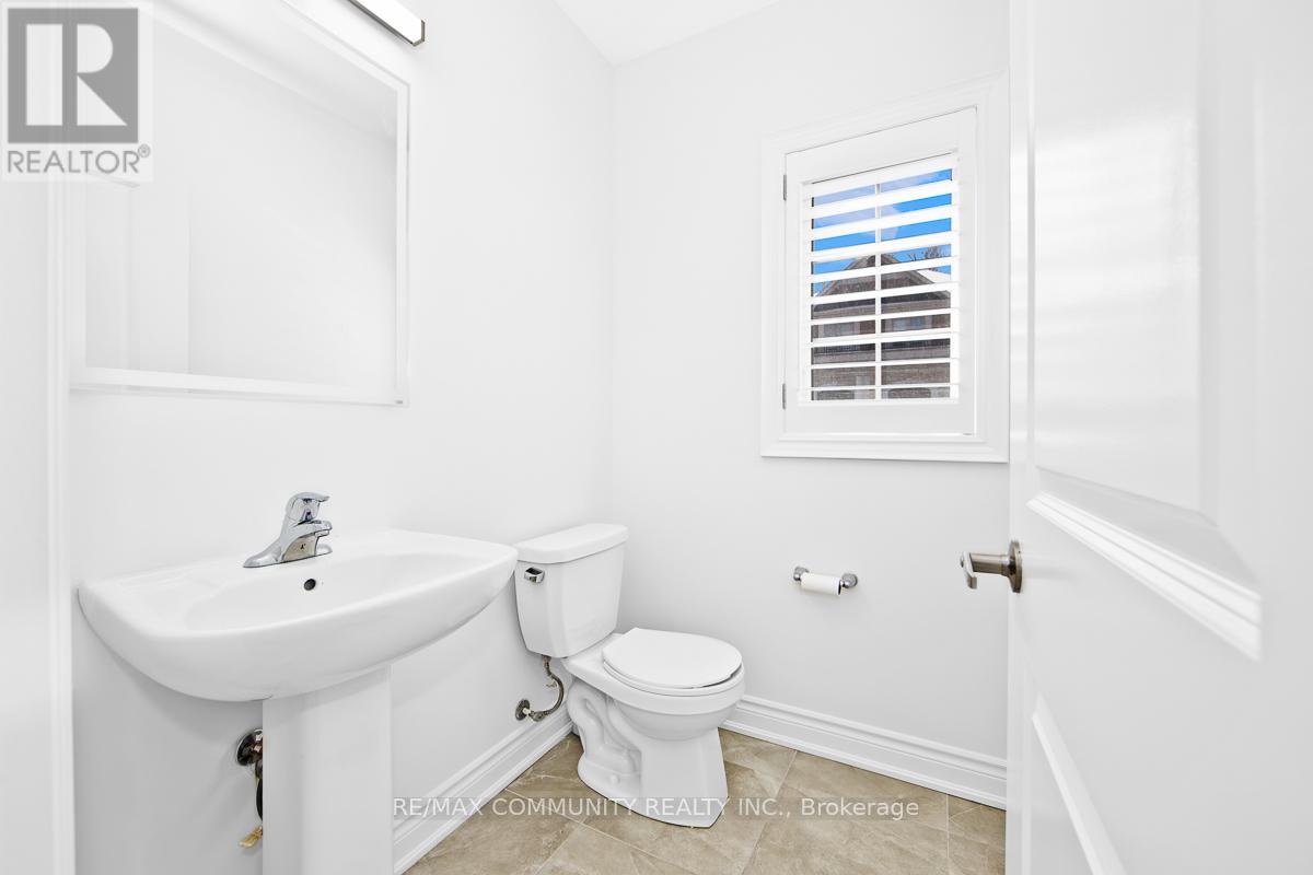 33 Liam Lane, Markham, Ontario  L3S 3J5 - Photo 11 - N12994124