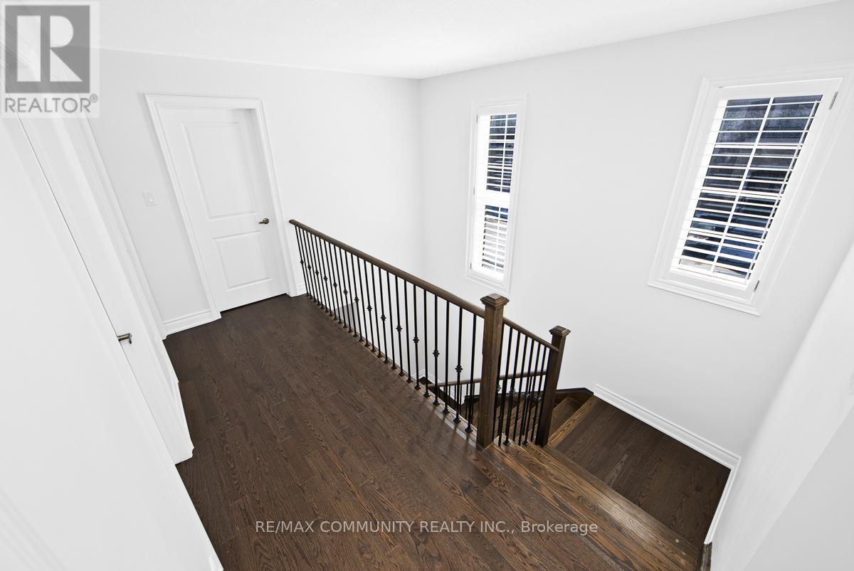 33 Liam Lane, Markham, Ontario  L3S 3J5 - Photo 13 - N12994124