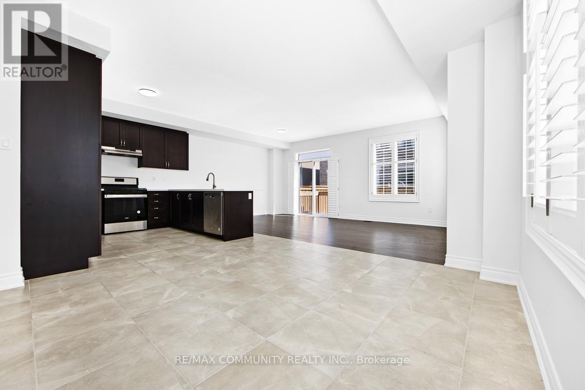 33 Liam Lane, Markham, Ontario  L3S 3J5 - Photo 5 - N12994124