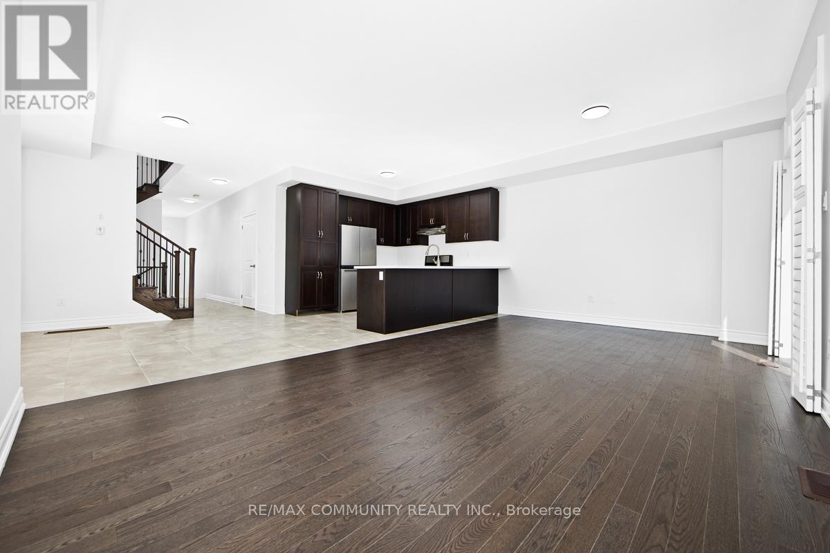 33 Liam Lane, Markham, Ontario  L3S 3J5 - Photo 6 - N12994124