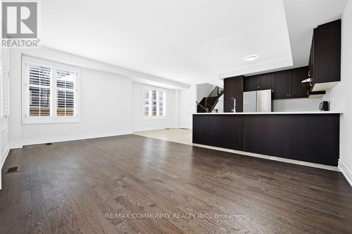 33 Liam Lane, Markham, Ontario  L3S 3J5 - Photo 7 - N12994124