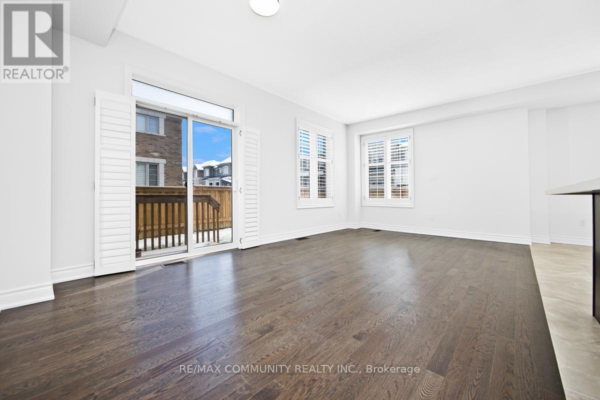 33 Liam Lane, Markham, Ontario  L3S 3J5 - Photo 8 - N12994124