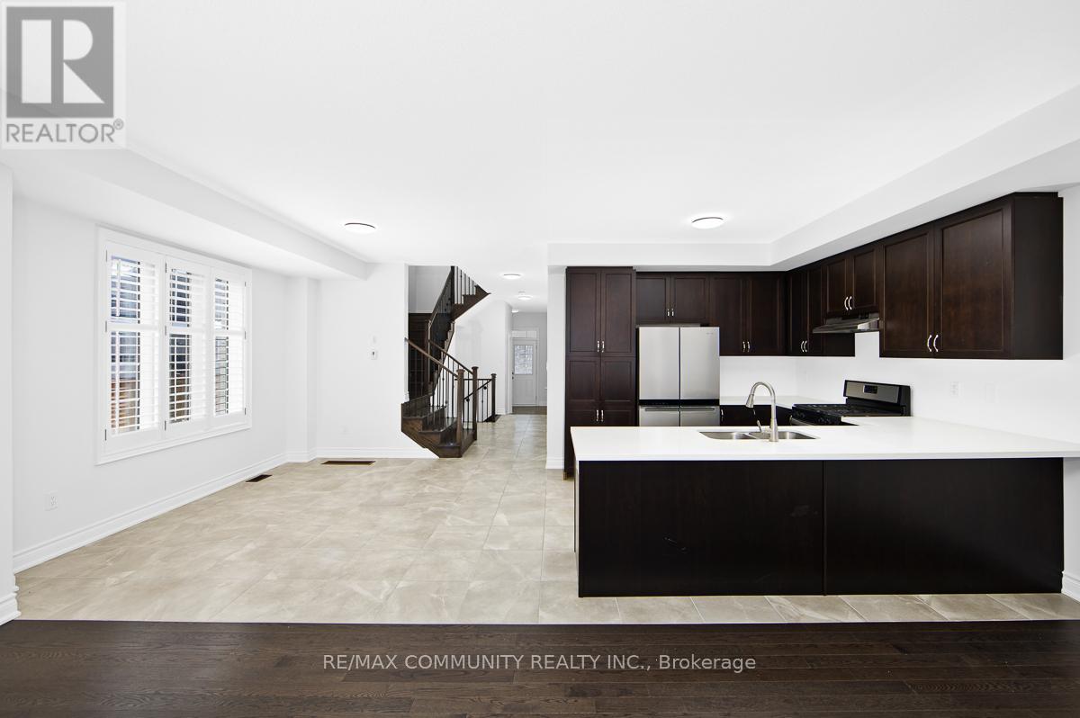 33 Liam Lane, Markham, Ontario  L3S 3J5 - Photo 9 - N12994124