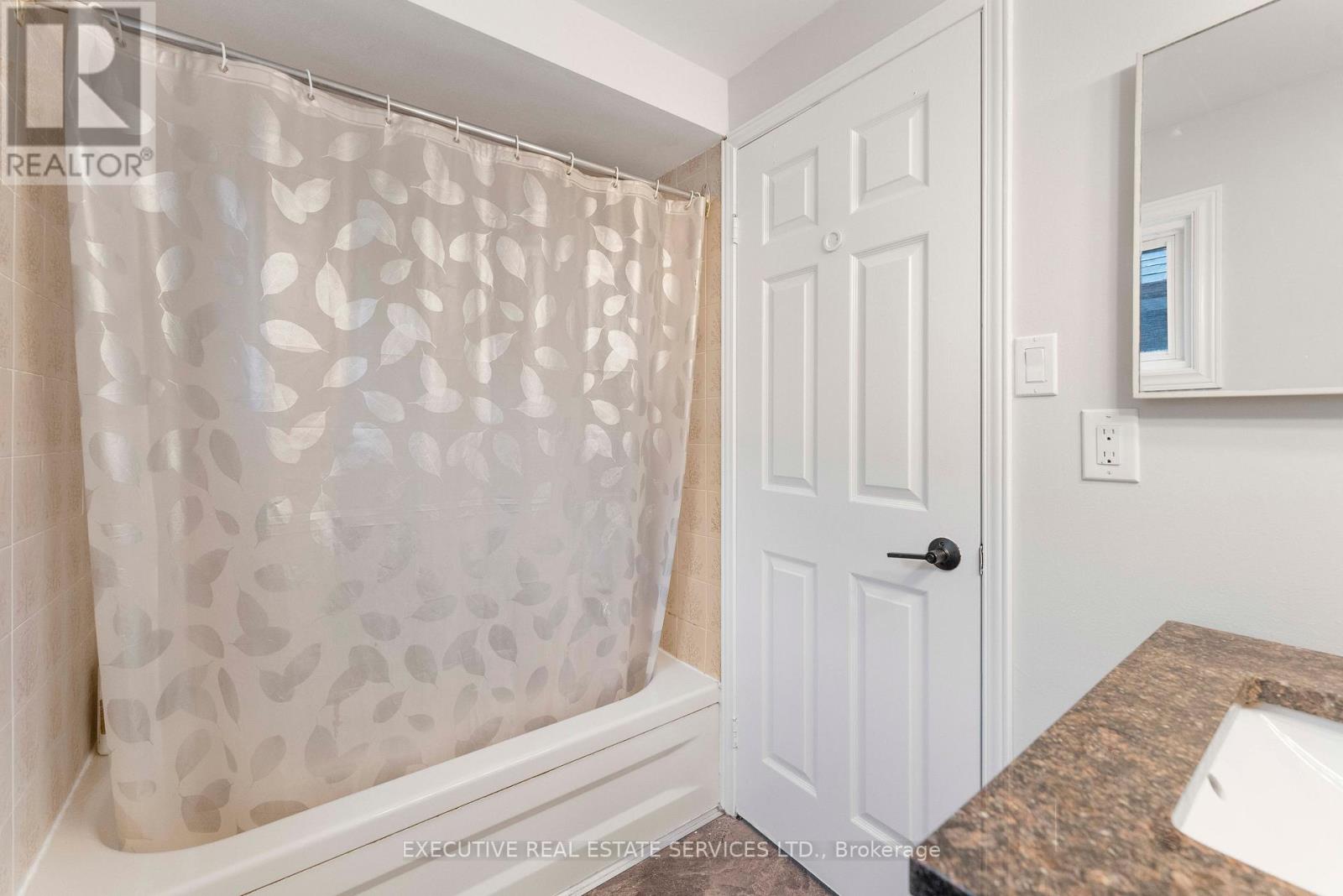 21 Garden Avenue, Brampton, Ontario  L6X 1M4 - Photo 16 - W12994044