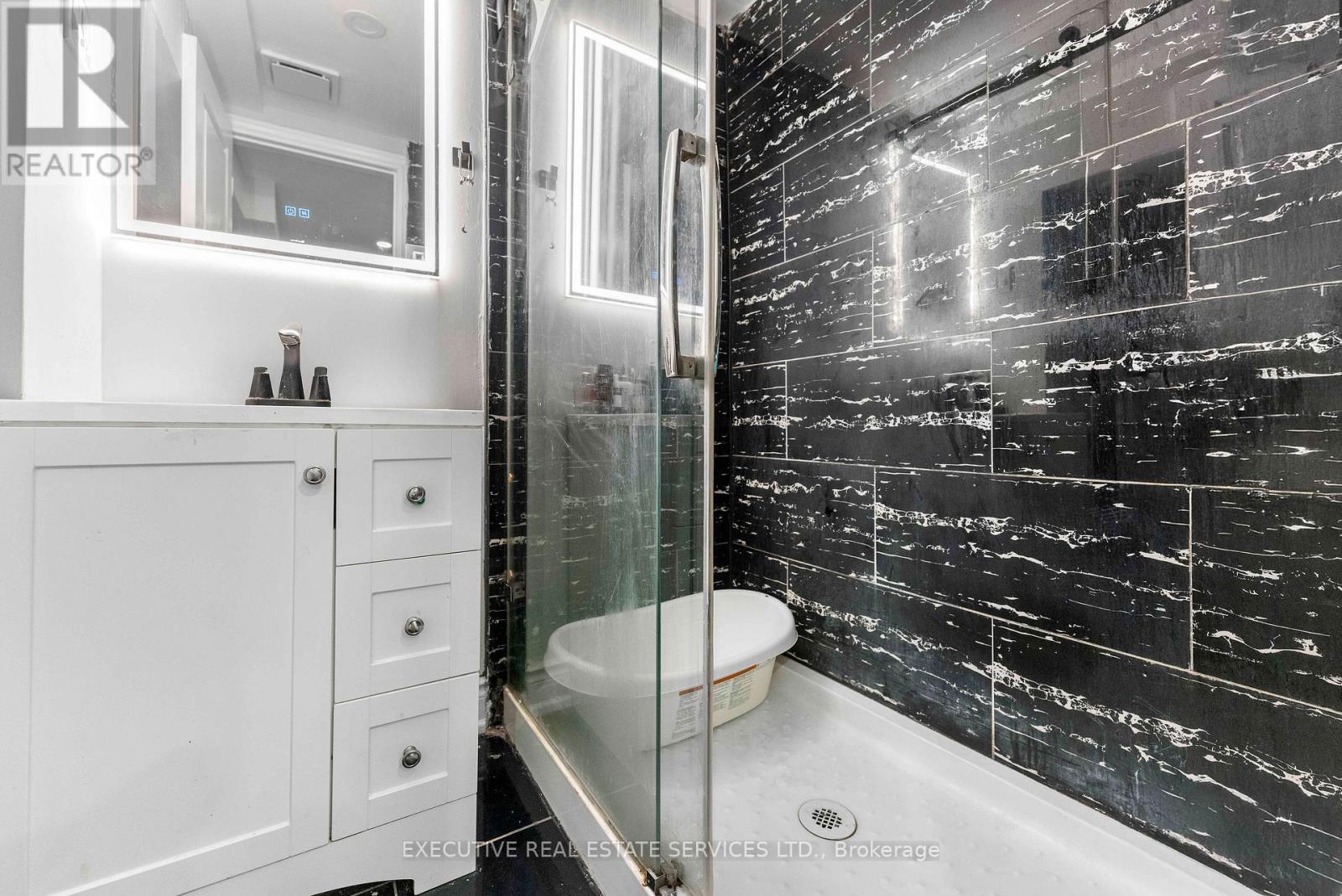 21 Garden Avenue, Brampton, Ontario  L6X 1M4 - Photo 25 - W12994044