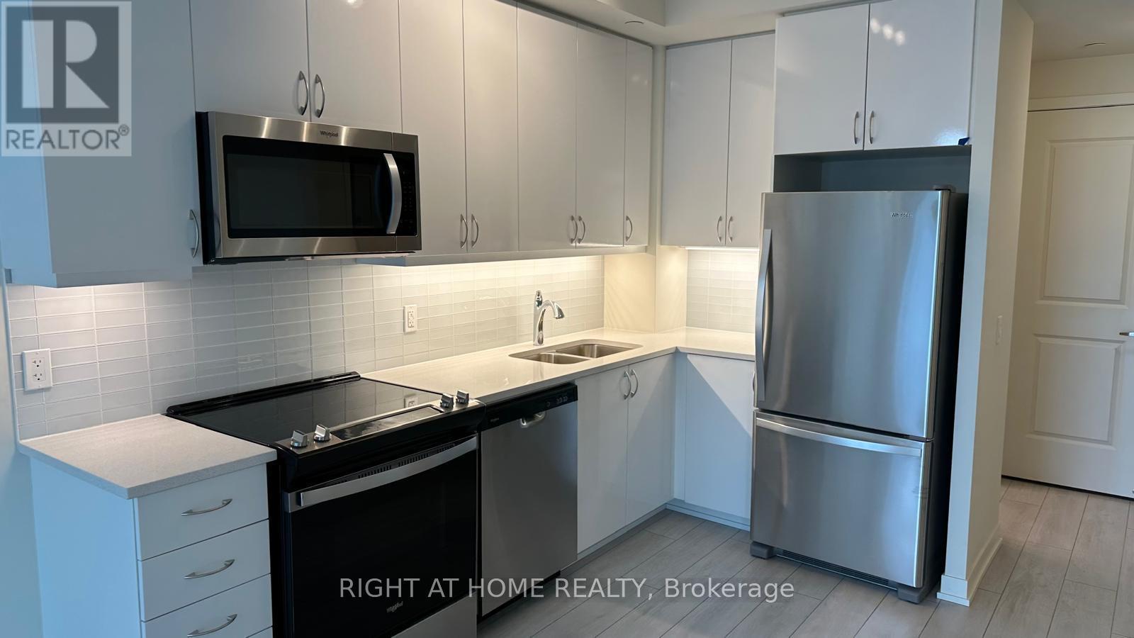 2112 - 38 Annie Craig Drive, Toronto, Ontario  M8V 0G9 - Photo 2 - W12994054