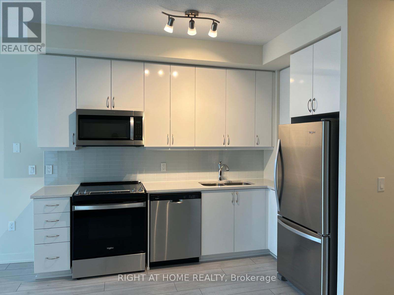 2112 - 38 Annie Craig Drive, Toronto, Ontario  M8V 0G9 - Photo 3 - W12994054