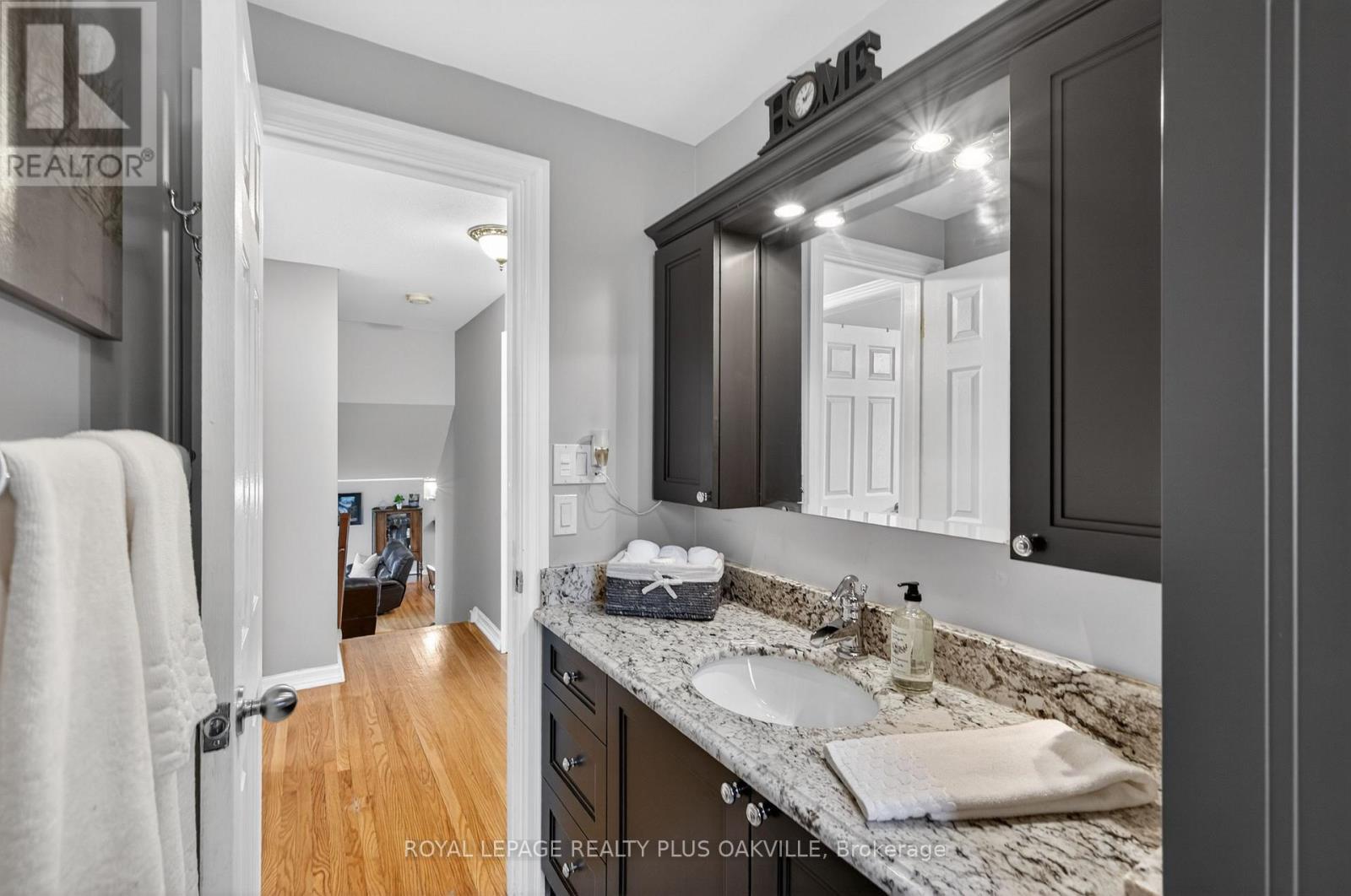 512 Pinedale Avenue, Burlington, Ontario  L7L 3W1 - Photo 14 - W12994090