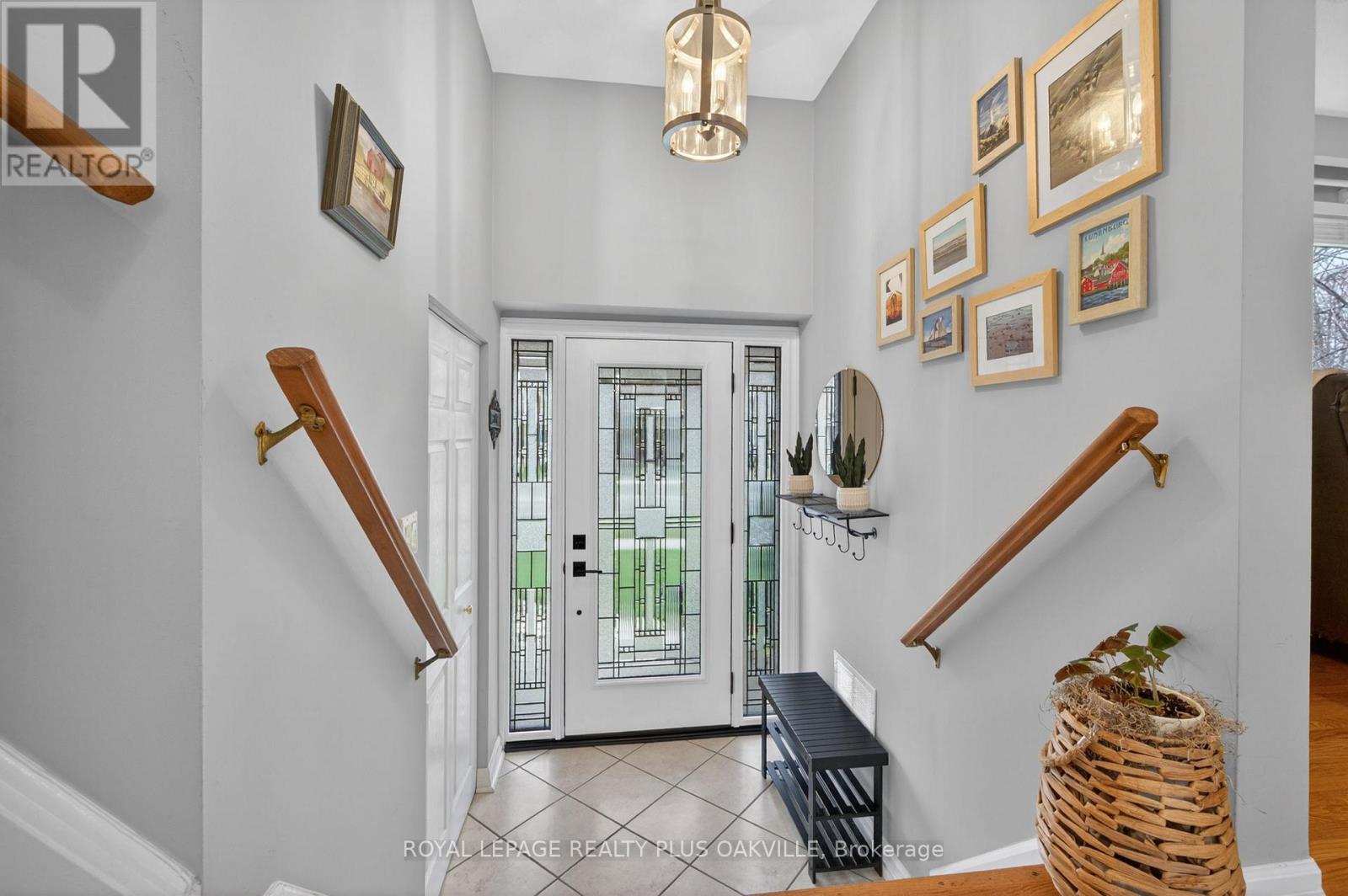 512 Pinedale Avenue, Burlington, Ontario  L7L 3W1 - Photo 4 - W12994090