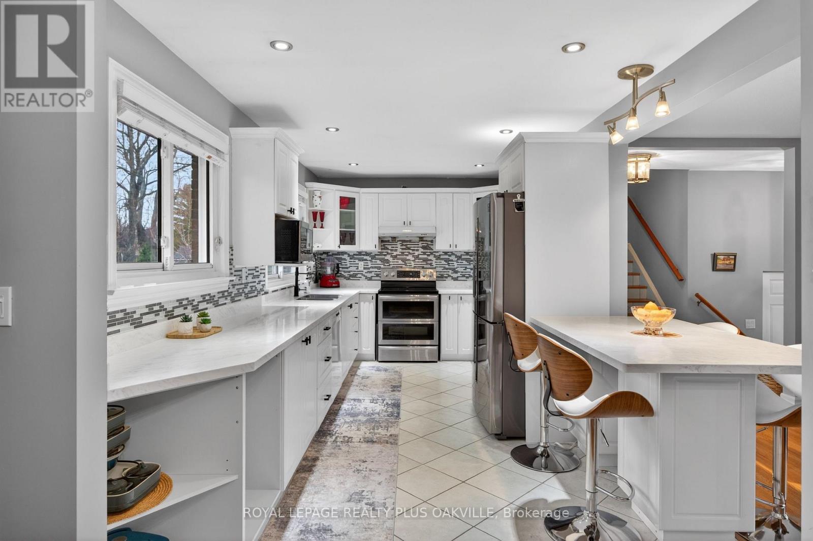 512 Pinedale Avenue, Burlington, Ontario  L7L 3W1 - Photo 6 - W12994090