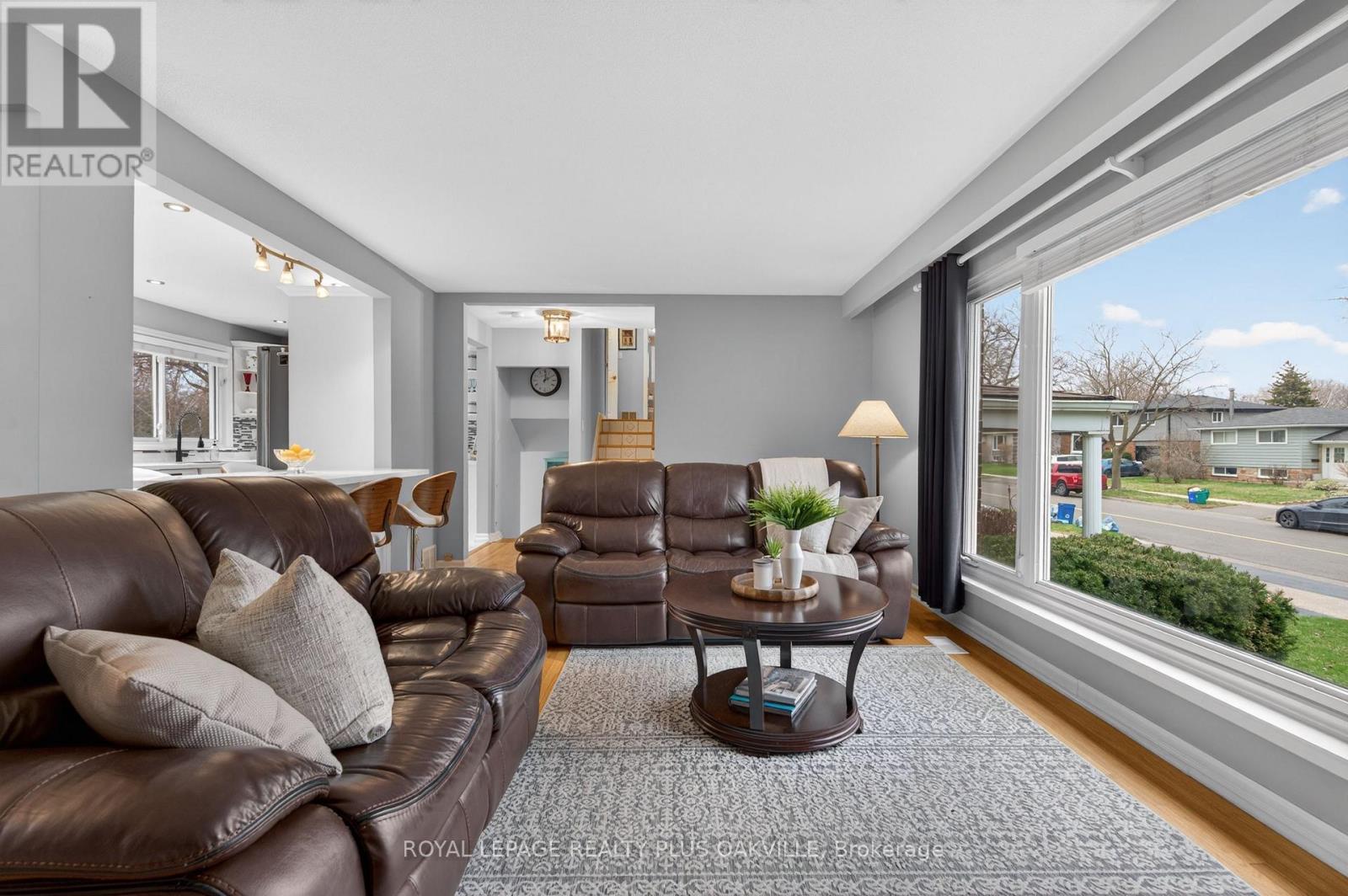 512 Pinedale Avenue, Burlington, Ontario  L7L 3W1 - Photo 9 - W12994090