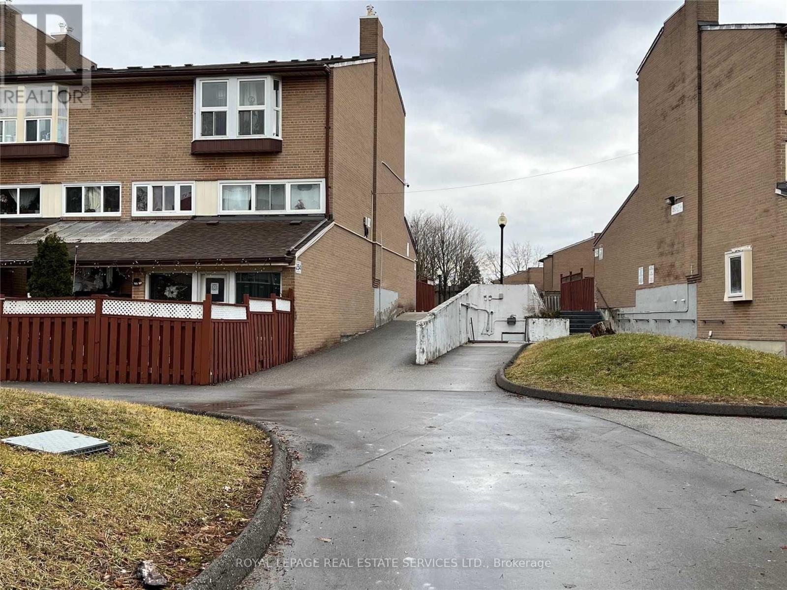 150 - 254 John Garland Boulevard, Toronto, Ontario  M9V 1N8 - Photo 32 - W12994094