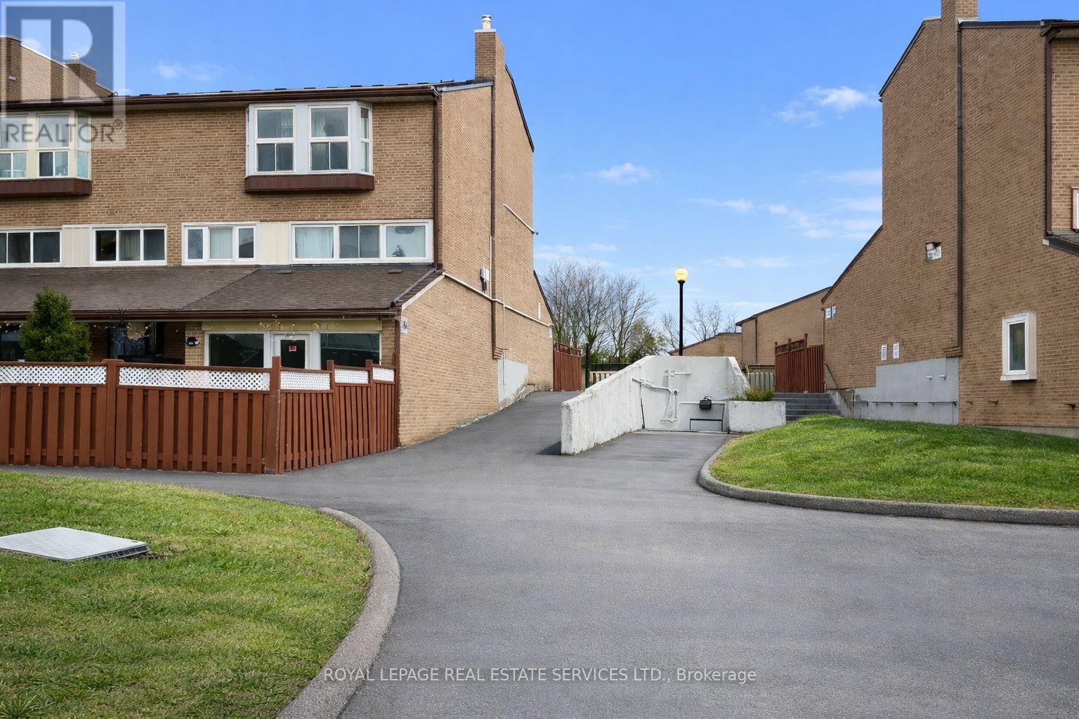 150 - 254 John Garland Boulevard, Toronto, Ontario  M9V 1N8 - Photo 33 - W12994094