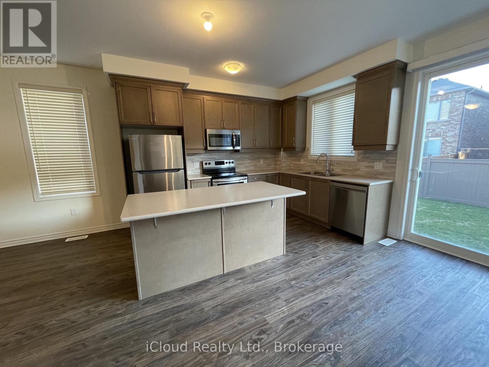 1360 Sycamore Gardens, Milton, Ontario  L9E 1R3 - Photo 10 - W12994106