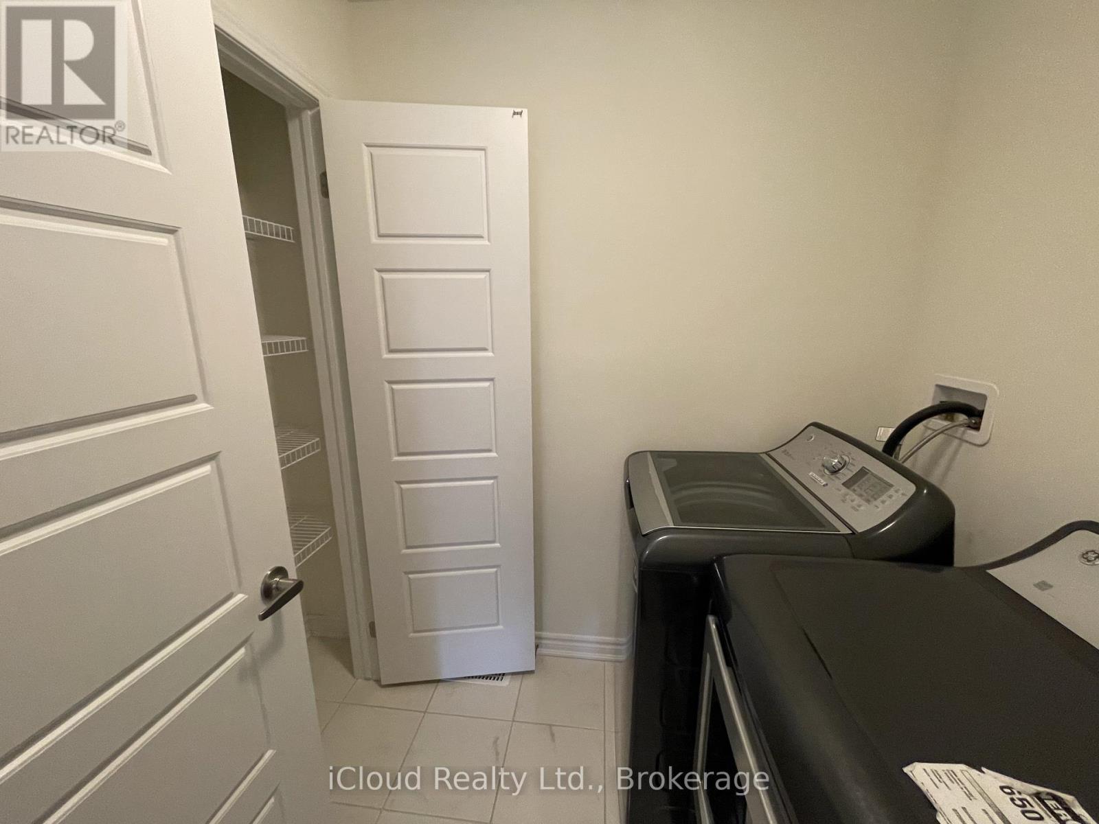 1360 Sycamore Gardens, Milton, Ontario  L9E 1R3 - Photo 21 - W12994106