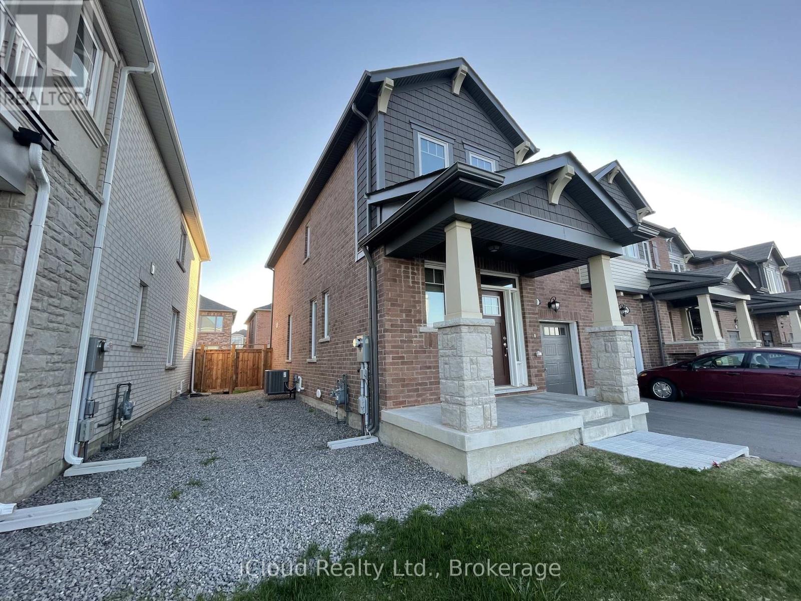 1360 Sycamore Gardens, Milton, Ontario  L9E 1R3 - Photo 3 - W12994106