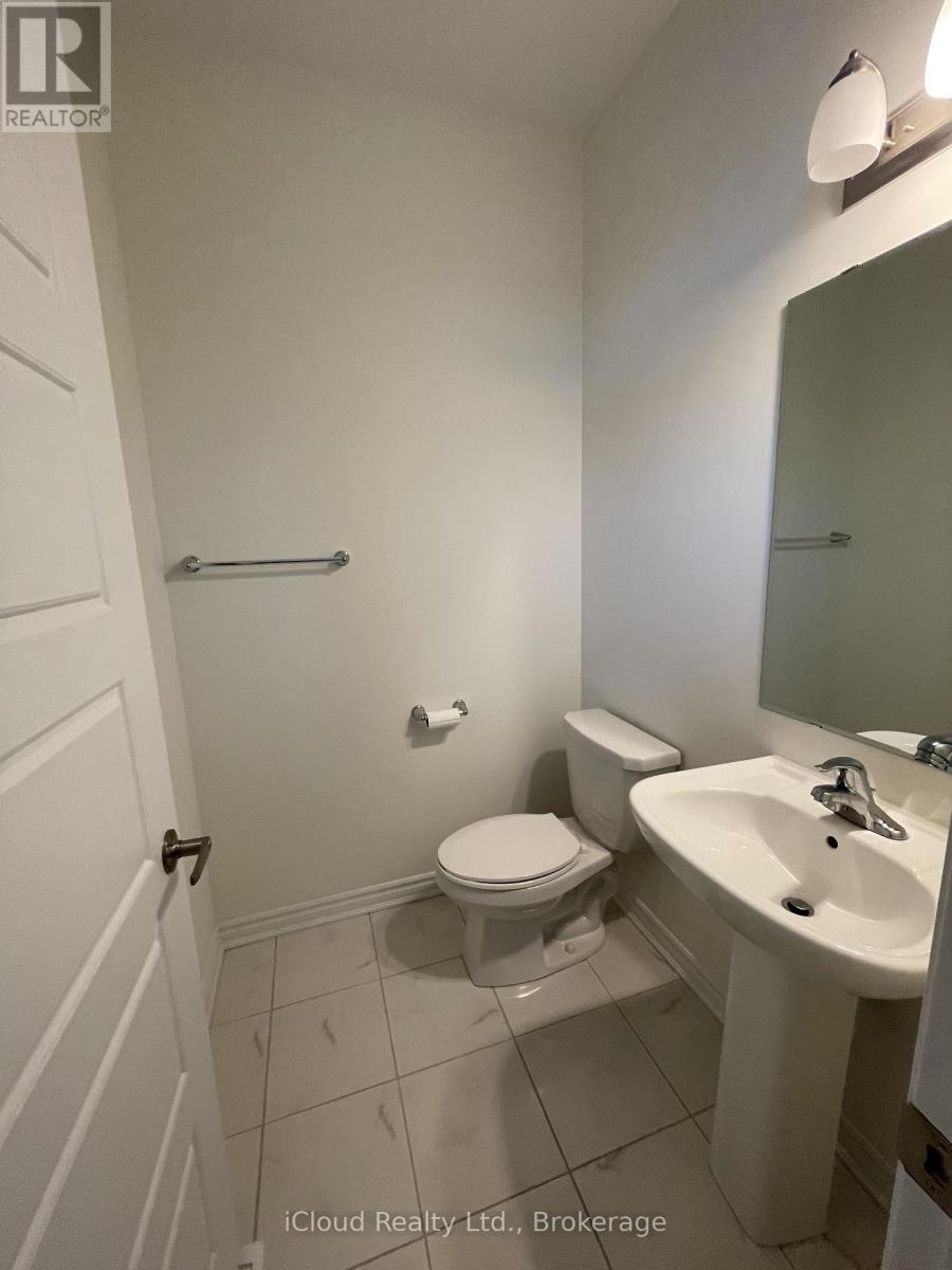 1360 Sycamore Gardens, Milton, Ontario  L9E 1R3 - Photo 4 - W12994106