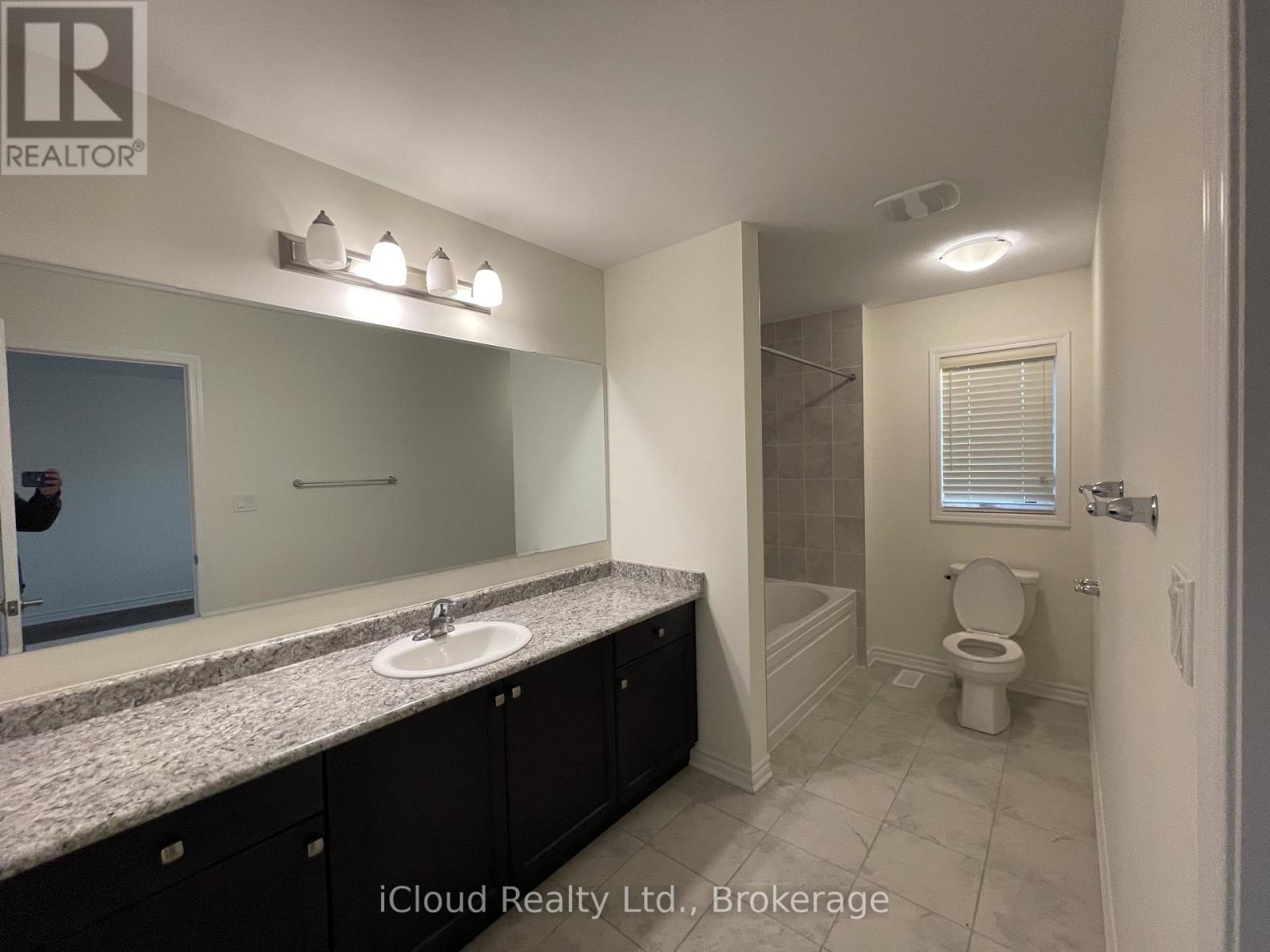 1360 Sycamore Gardens, Milton, Ontario  L9E 1R3 - Photo 40 - W12994106