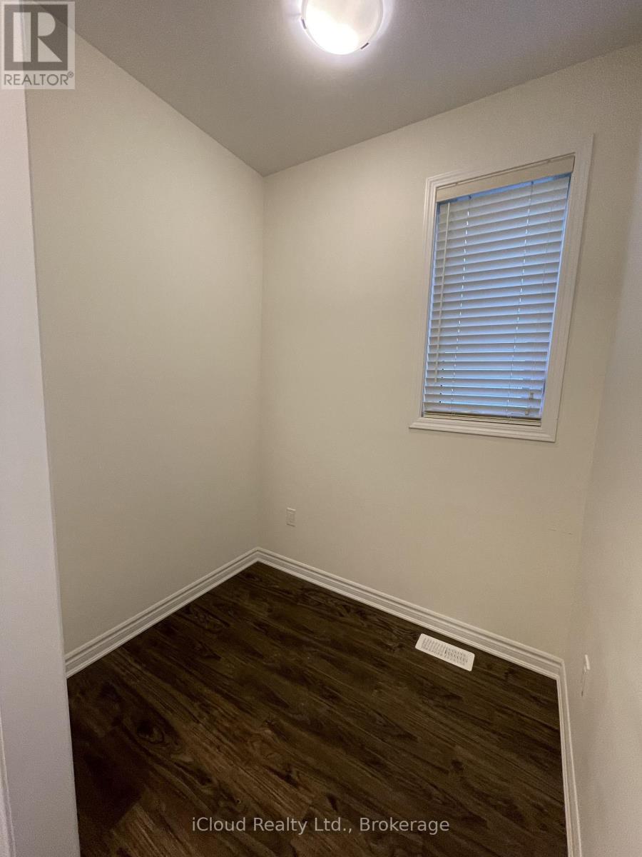 1360 Sycamore Gardens, Milton, Ontario  L9E 1R3 - Photo 5 - W12994106