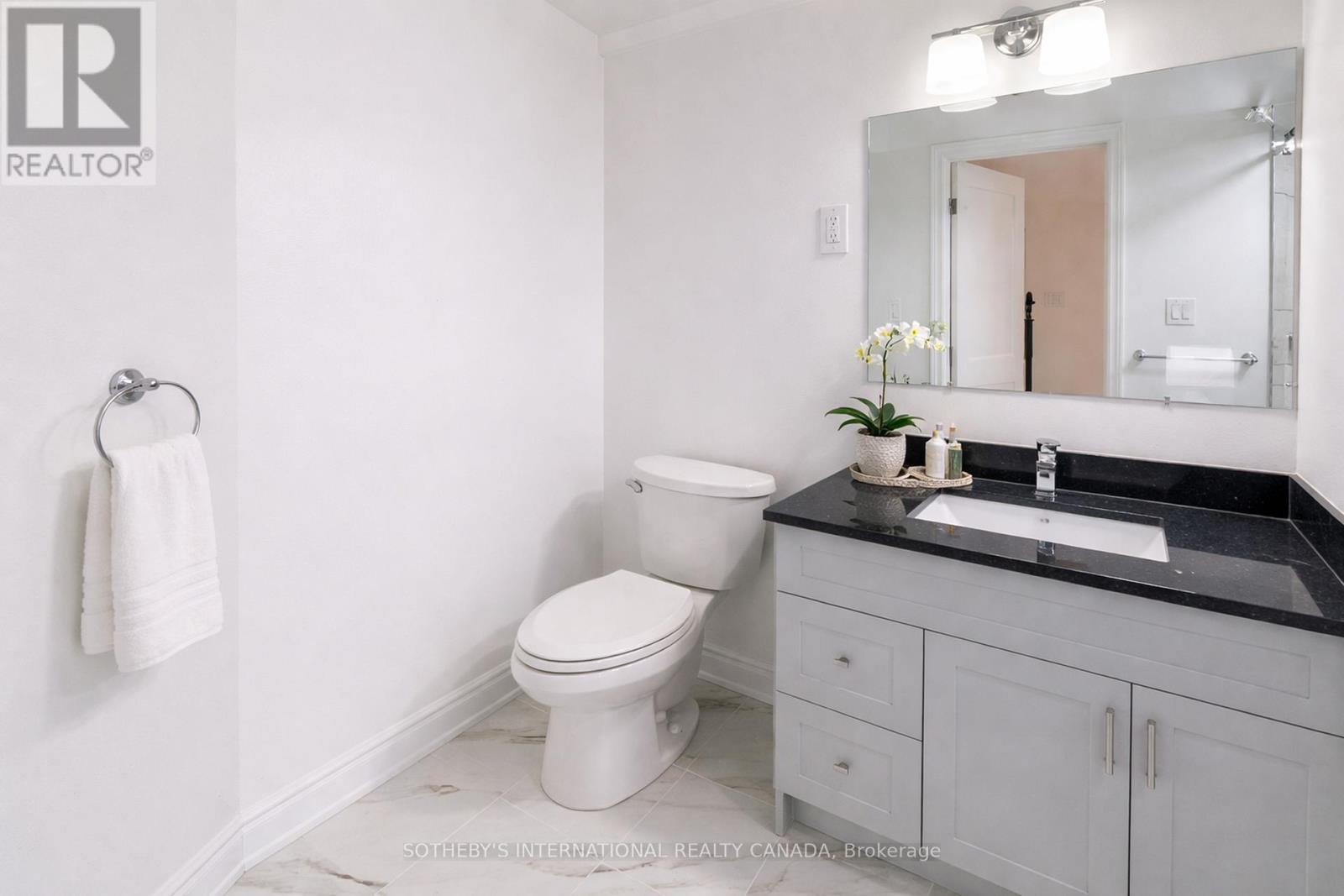 939 Lakeshore Road E, Mississauga, Ontario  L5E 1E3 - Photo 12 - W12994128