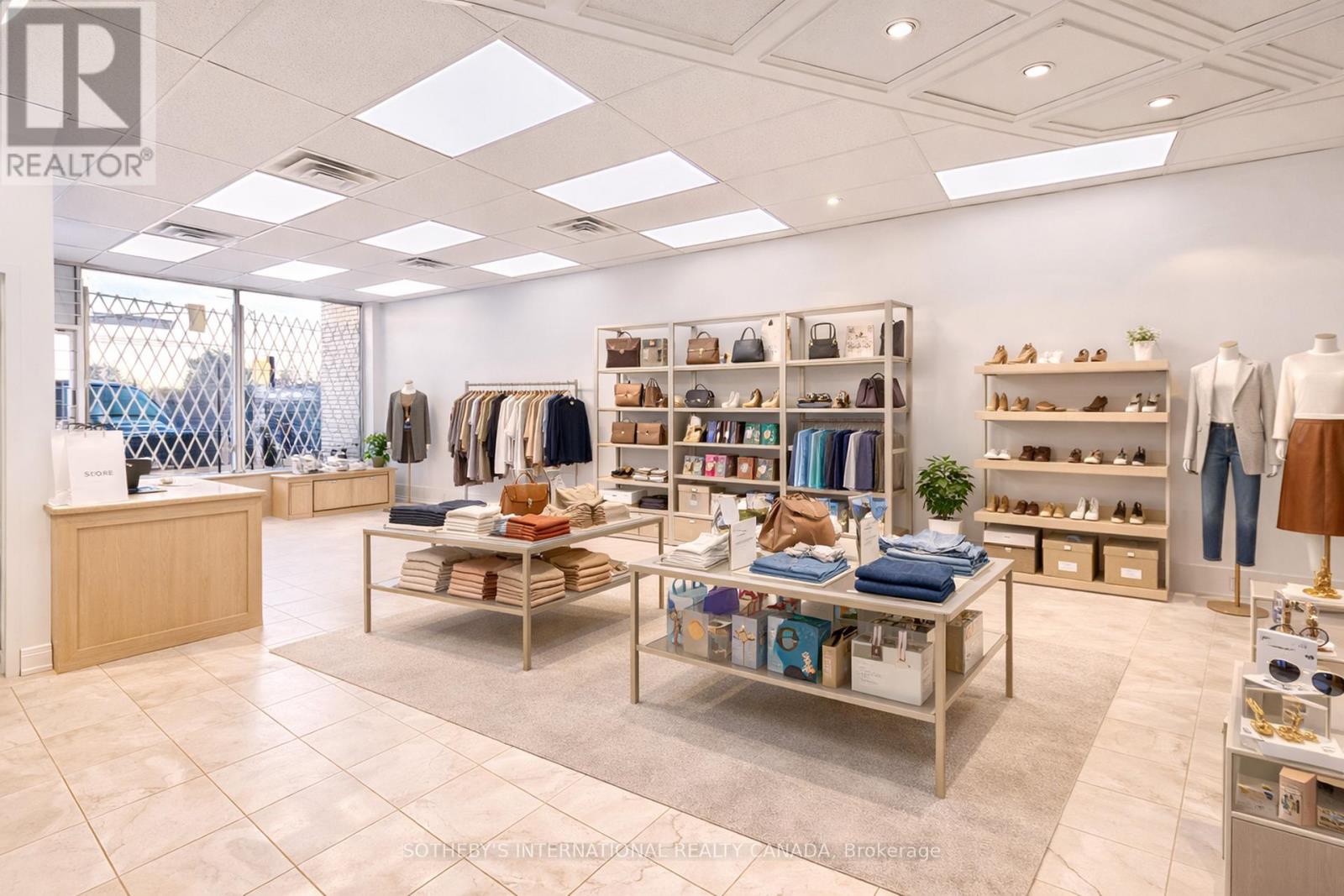 939 Lakeshore Road E, Mississauga, Ontario  L5E 1E3 - Photo 2 - W12994128