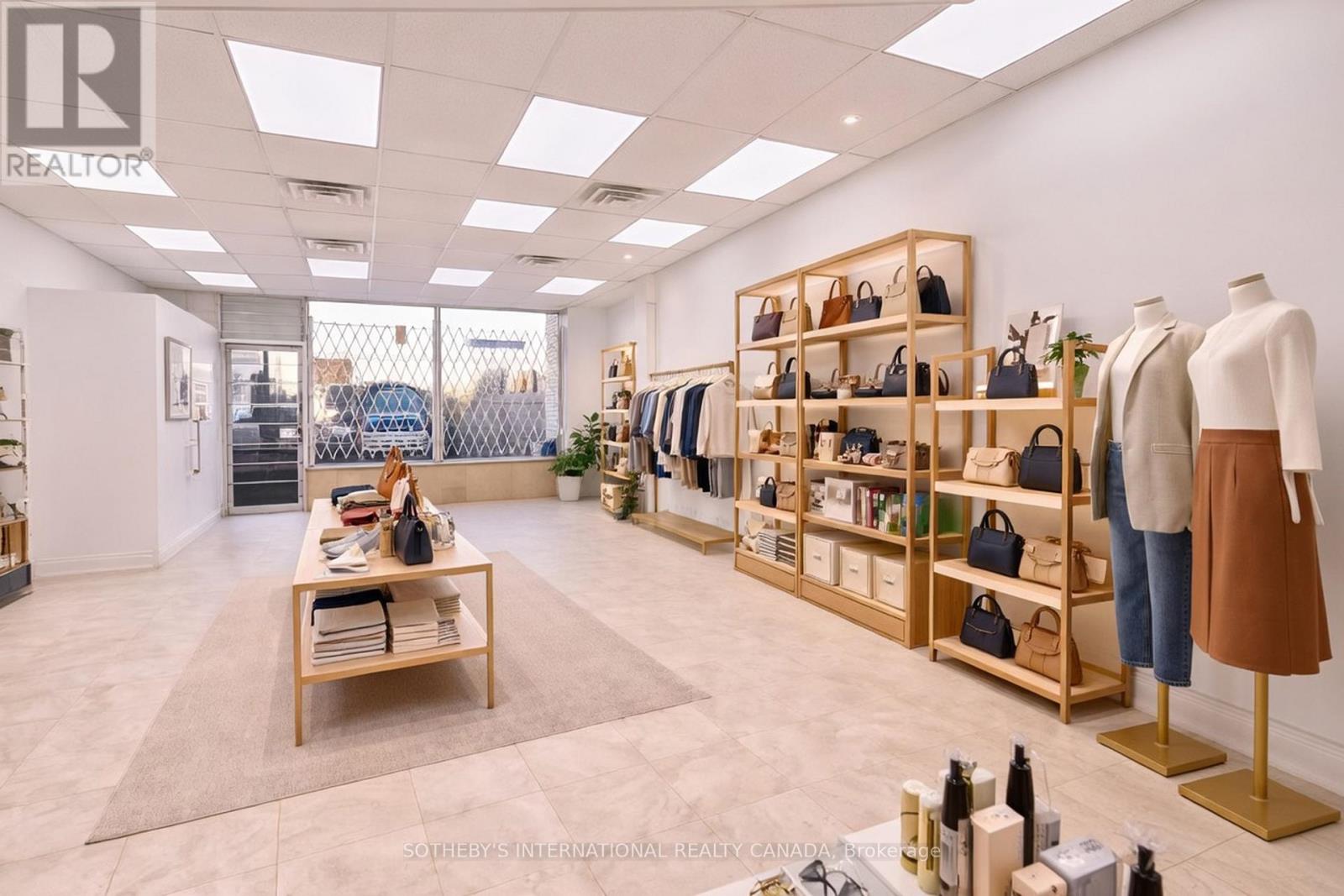 939 Lakeshore Road E, Mississauga, Ontario  L5E 1E3 - Photo 3 - W12994128