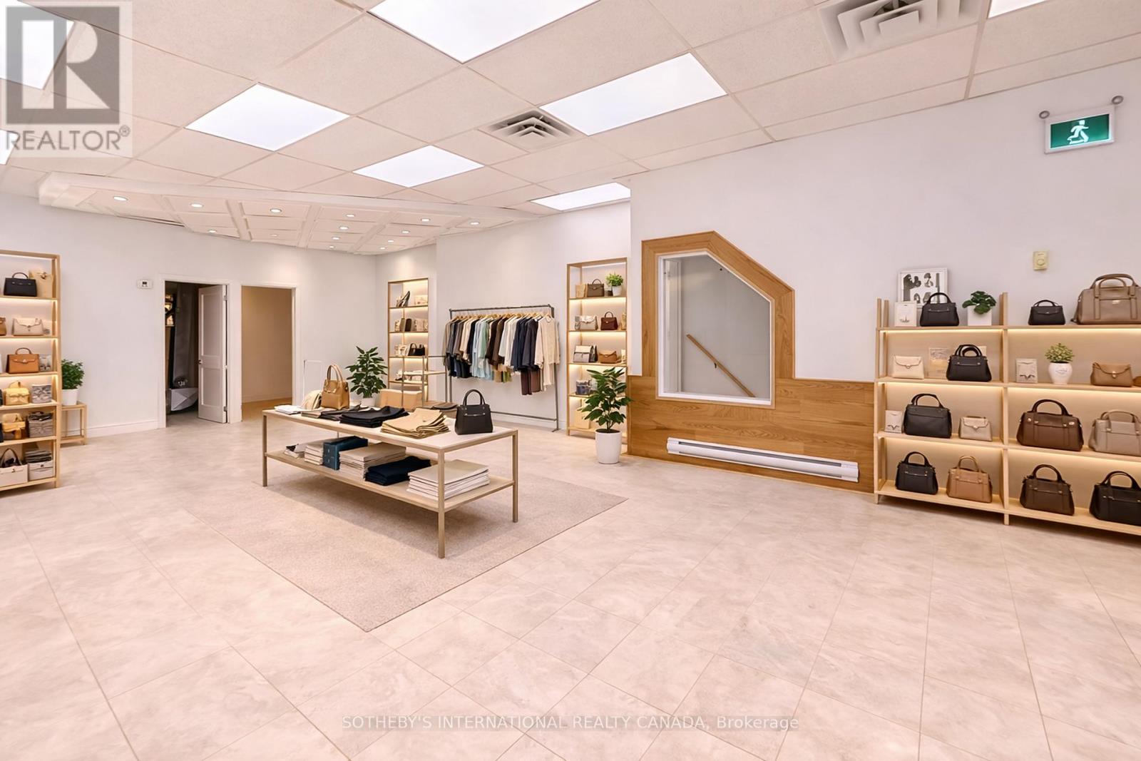 939 Lakeshore Road E, Mississauga, Ontario  L5E 1E3 - Photo 5 - W12994128