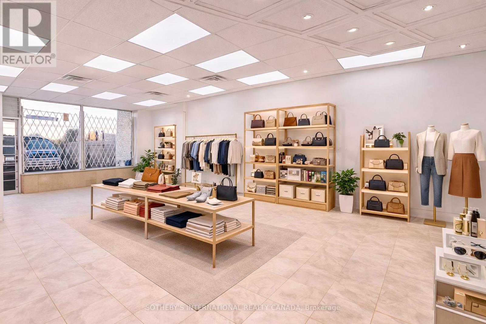 939 Lakeshore Road E, Mississauga, Ontario  L5E 1E3 - Photo 6 - W12994128