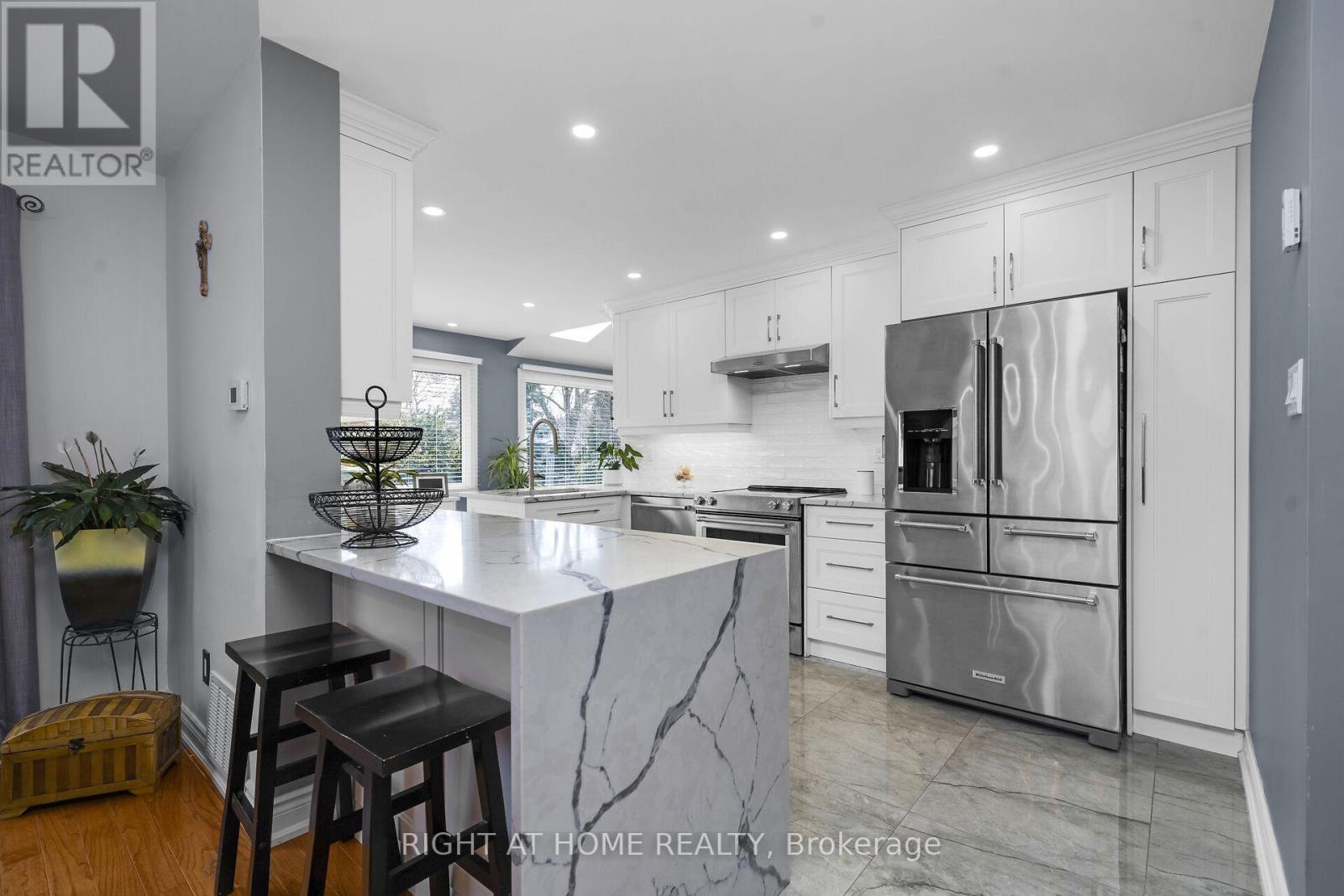 3038 Hillis Court, Mississauga, Ontario  L5N 5A4 - Photo 12 - W12994134