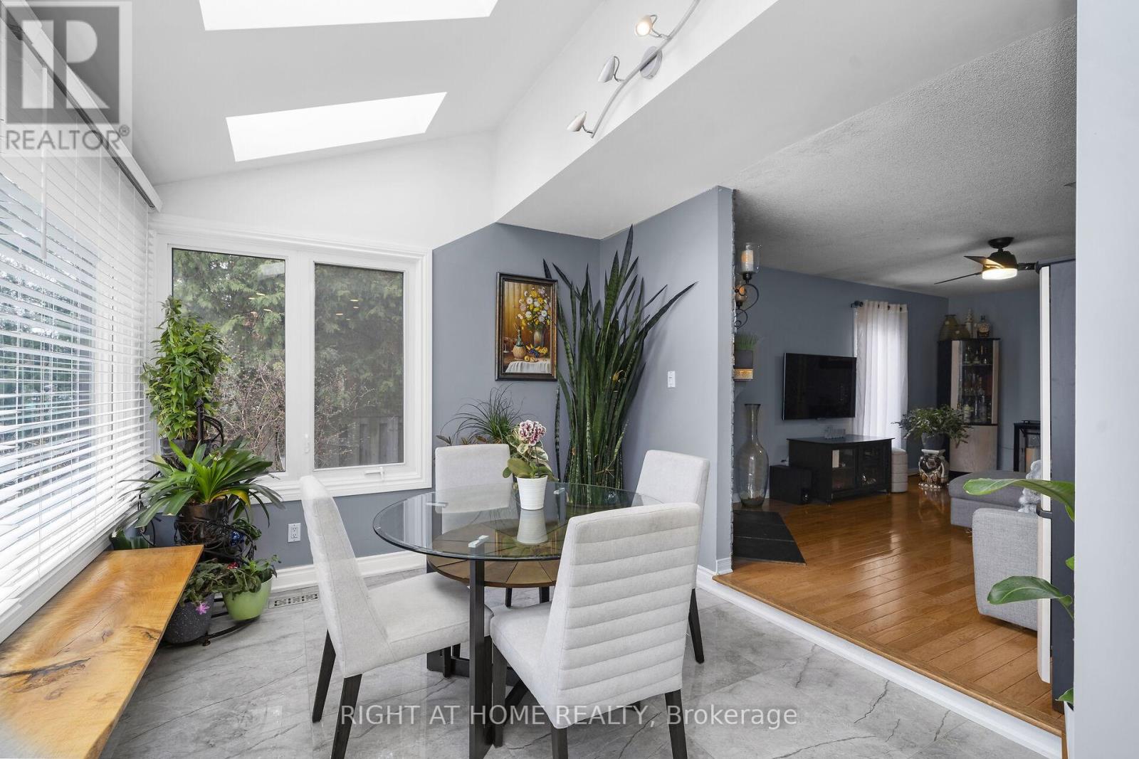 3038 Hillis Court, Mississauga, Ontario  L5N 5A4 - Photo 17 - W12994134