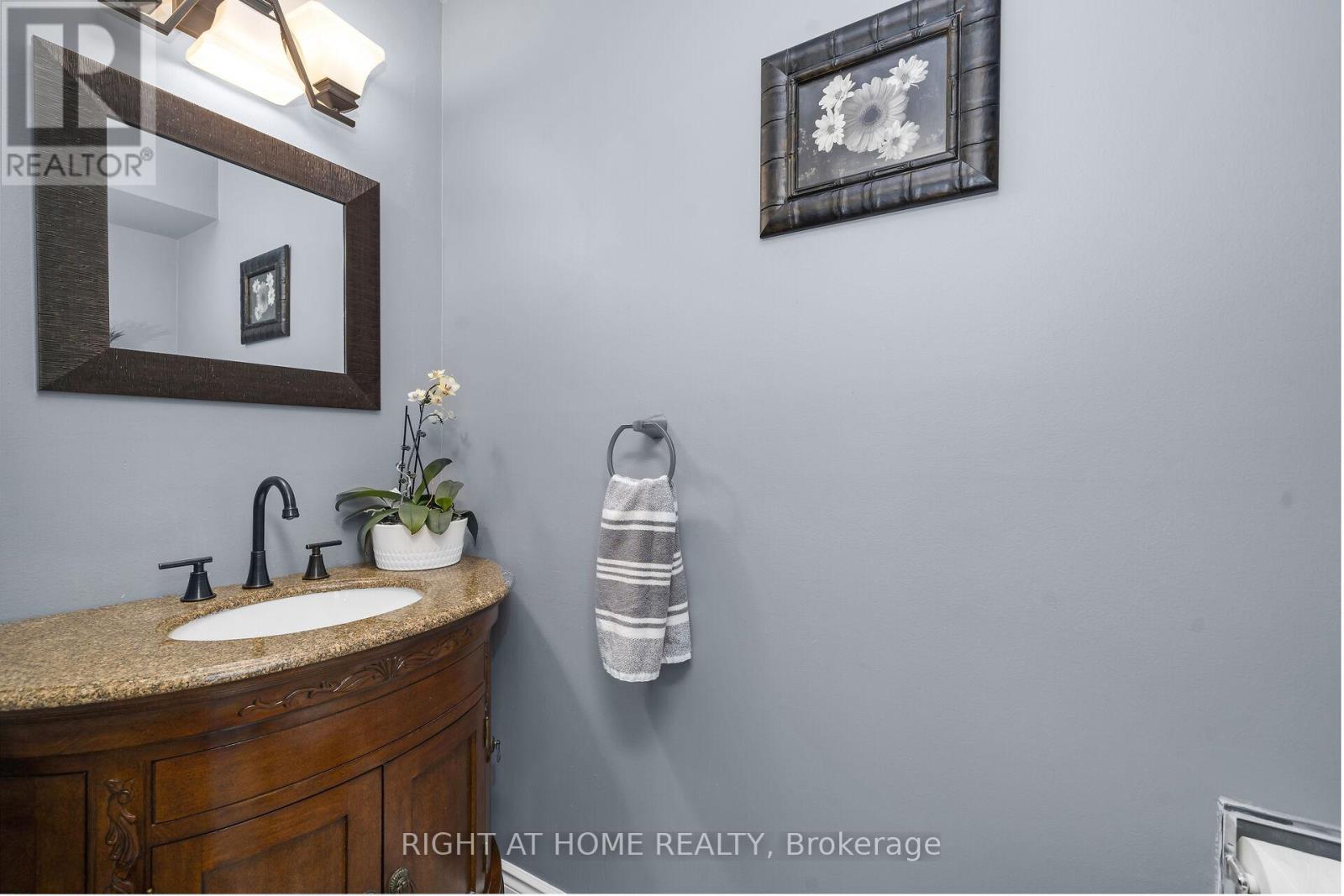 3038 Hillis Court, Mississauga, Ontario  L5N 5A4 - Photo 22 - W12994134