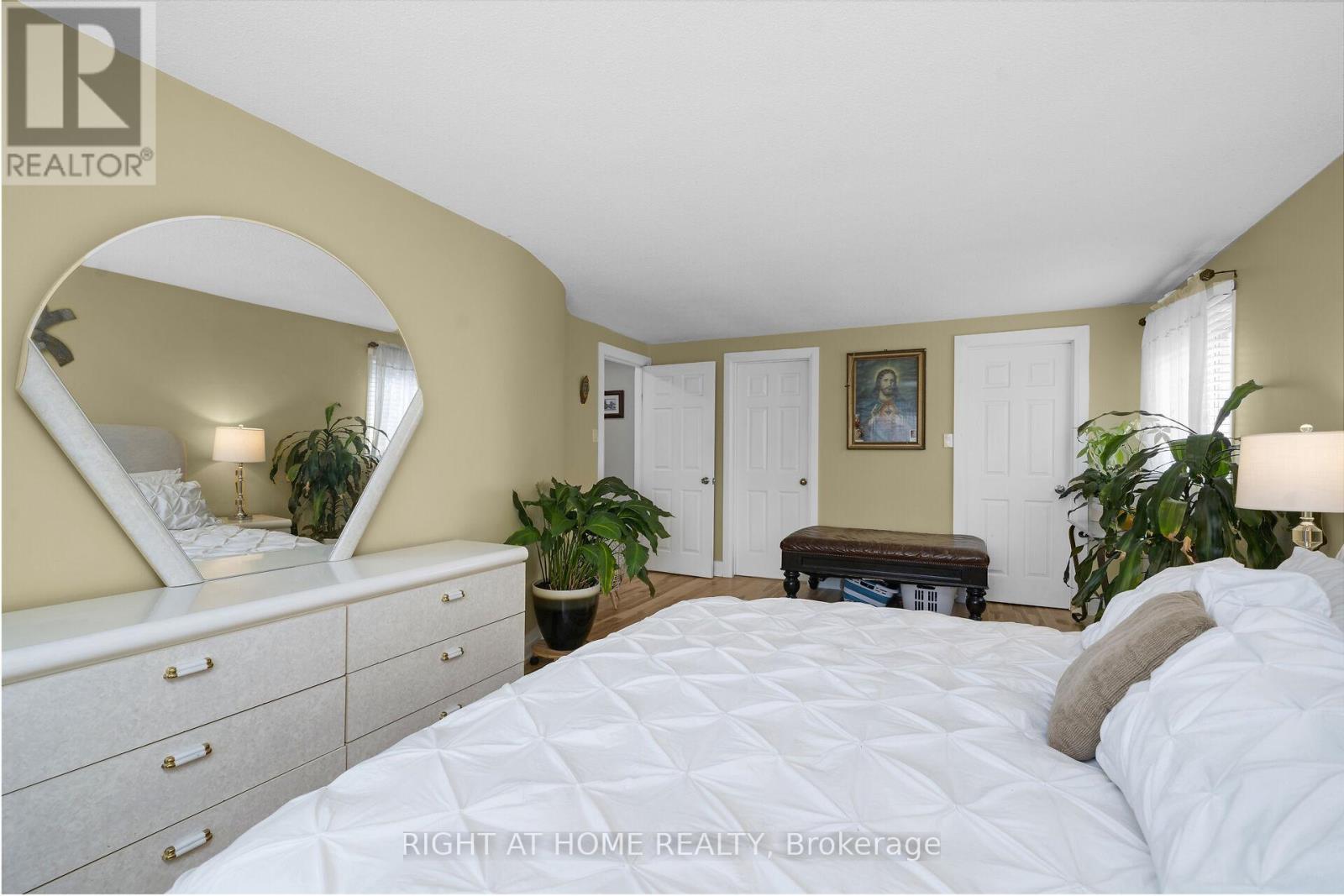 3038 Hillis Court, Mississauga, Ontario  L5N 5A4 - Photo 25 - W12994134