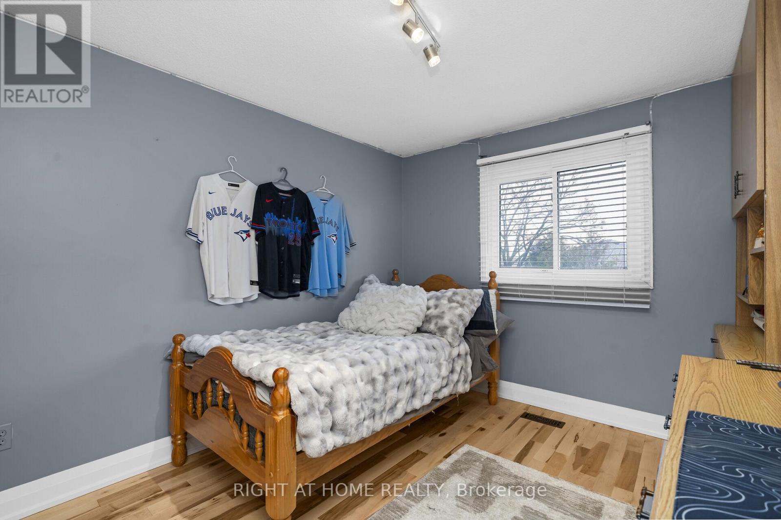 3038 Hillis Court, Mississauga, Ontario  L5N 5A4 - Photo 29 - W12994134