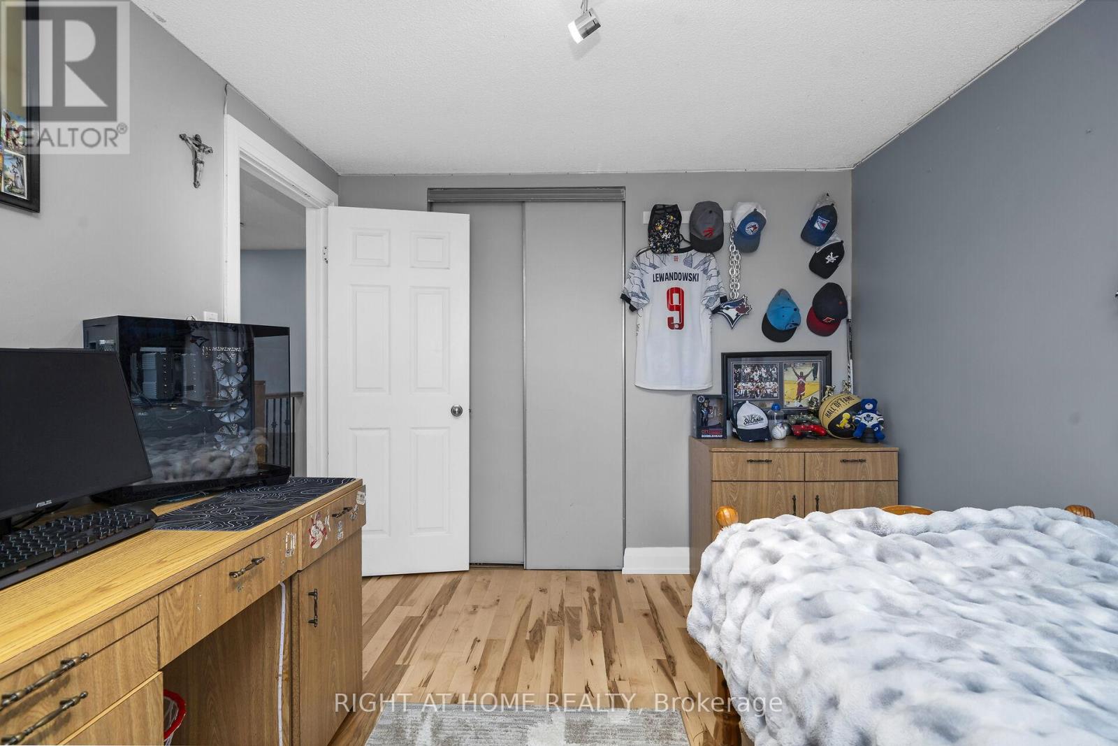 3038 Hillis Court, Mississauga, Ontario  L5N 5A4 - Photo 30 - W12994134