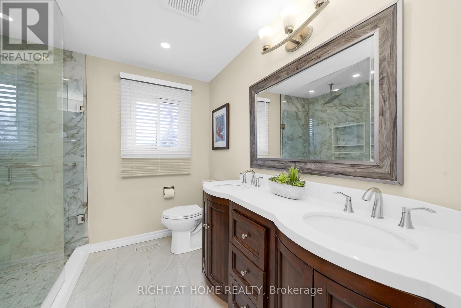 3038 Hillis Court, Mississauga, Ontario  L5N 5A4 - Photo 34 - W12994134