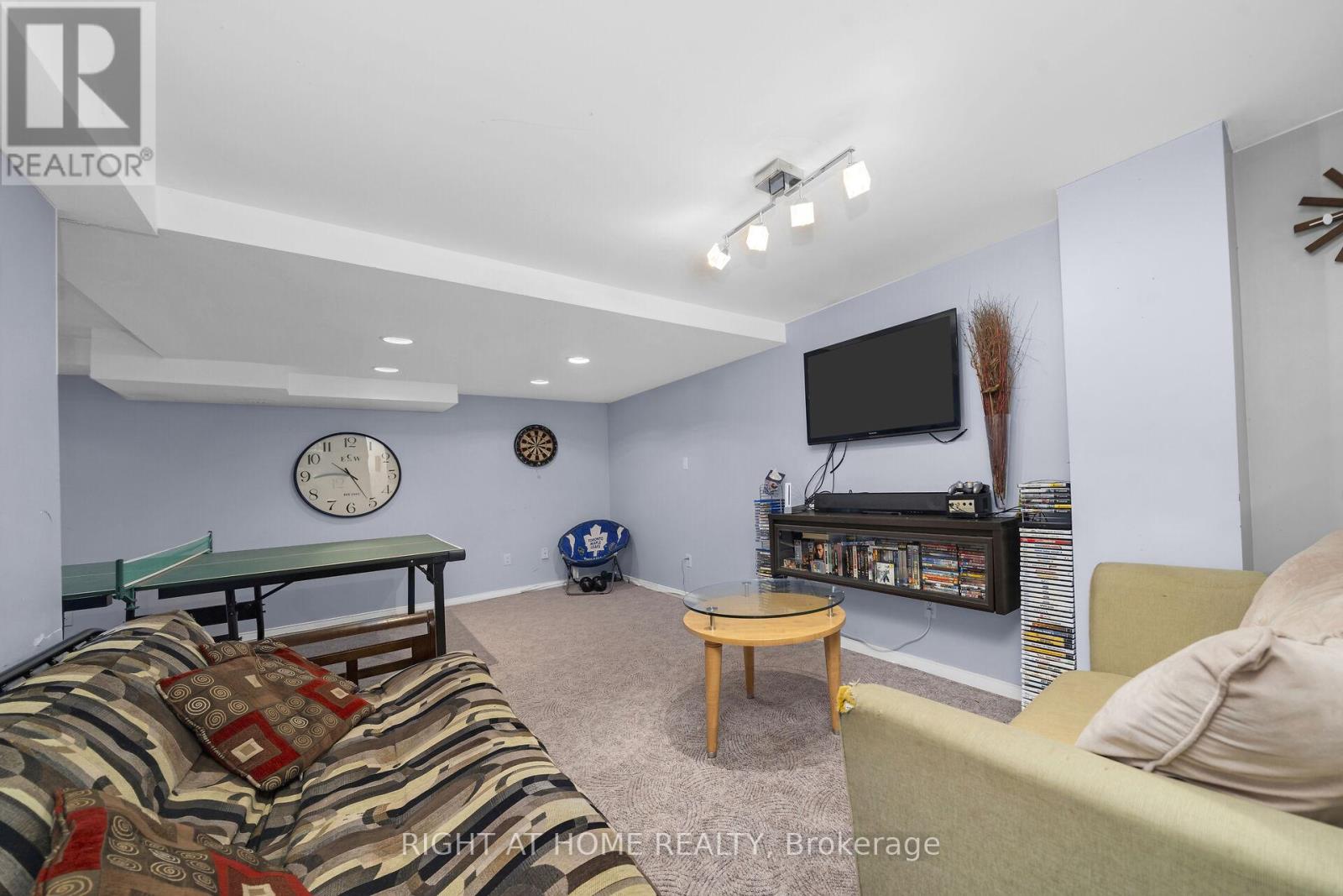 3038 Hillis Court, Mississauga, Ontario  L5N 5A4 - Photo 36 - W12994134