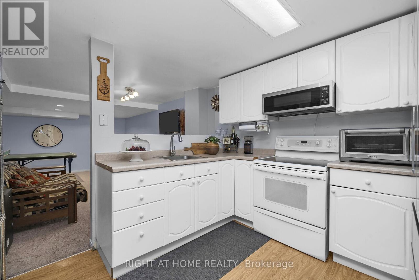 3038 Hillis Court, Mississauga, Ontario  L5N 5A4 - Photo 40 - W12994134