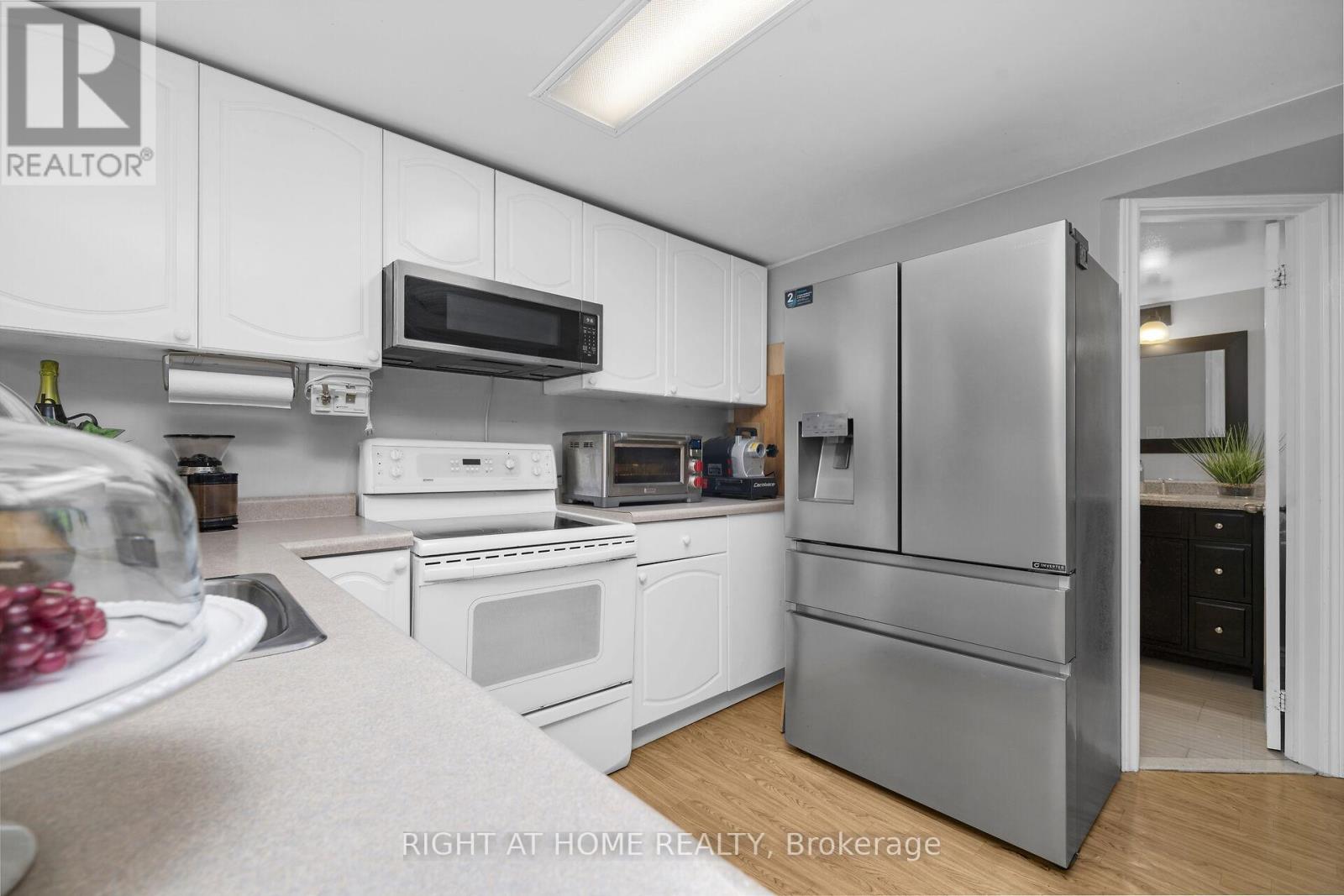 3038 Hillis Court, Mississauga, Ontario  L5N 5A4 - Photo 41 - W12994134