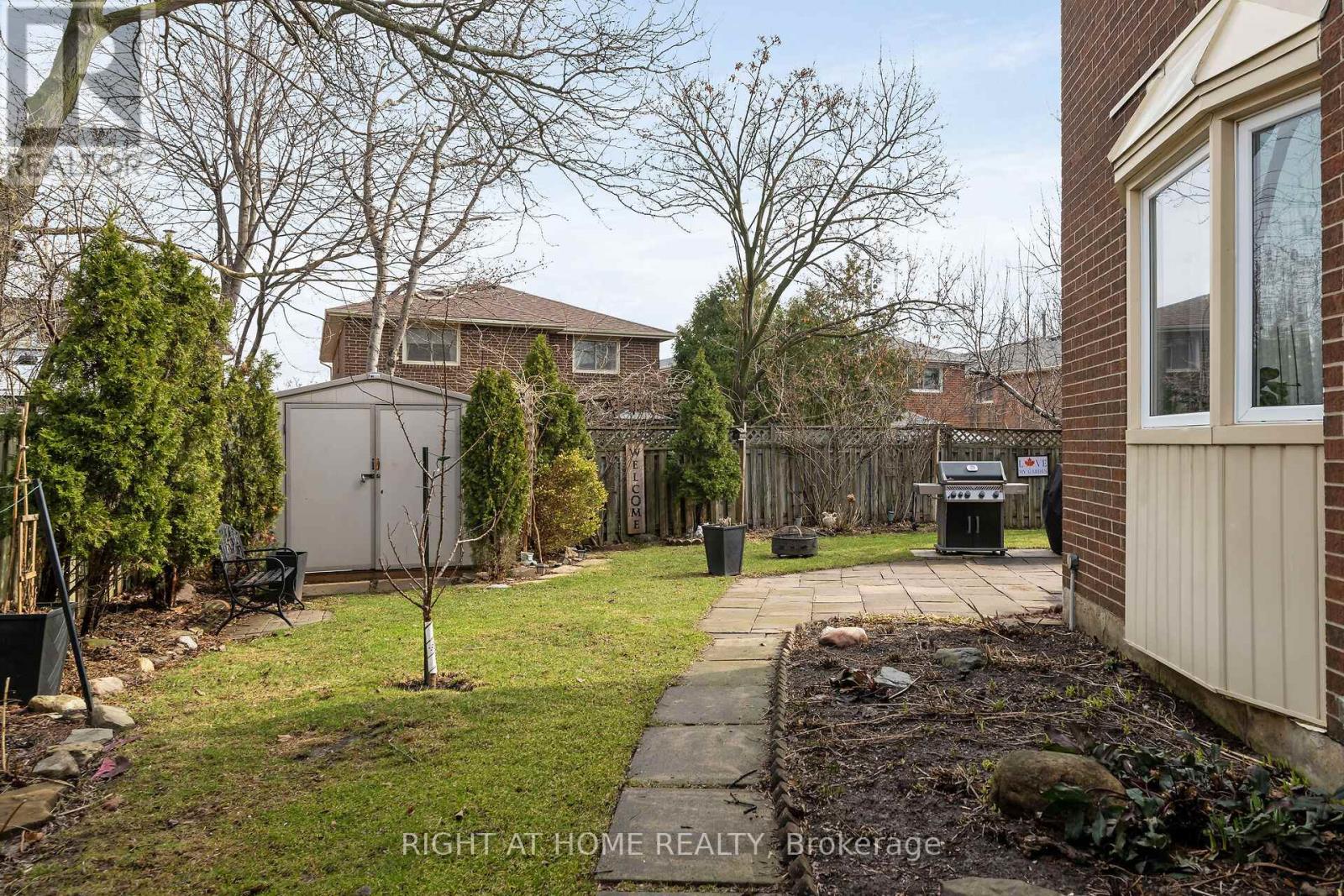 3038 Hillis Court, Mississauga, Ontario  L5N 5A4 - Photo 44 - W12994134