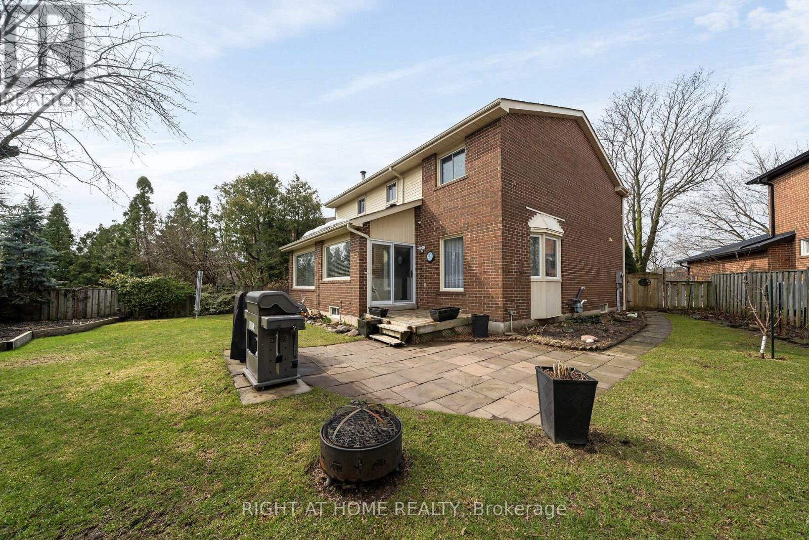 3038 Hillis Court, Mississauga, Ontario  L5N 5A4 - Photo 46 - W12994134