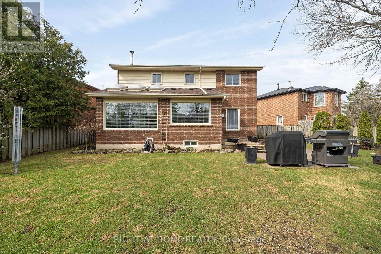 3038 Hillis Court, Mississauga, Ontario  L5N 5A4 - Photo 47 - W12994134