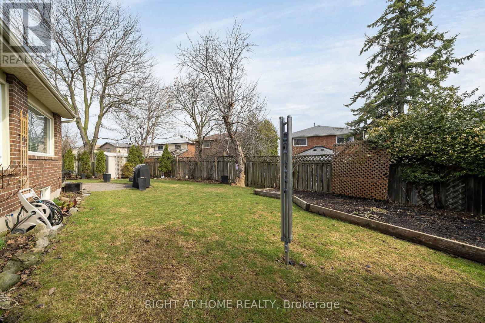 3038 Hillis Court, Mississauga, Ontario  L5N 5A4 - Photo 48 - W12994134