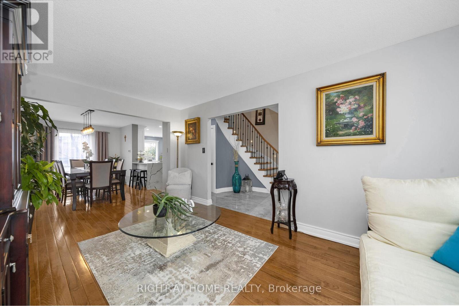 3038 Hillis Court, Mississauga, Ontario  L5N 5A4 - Photo 9 - W12994134