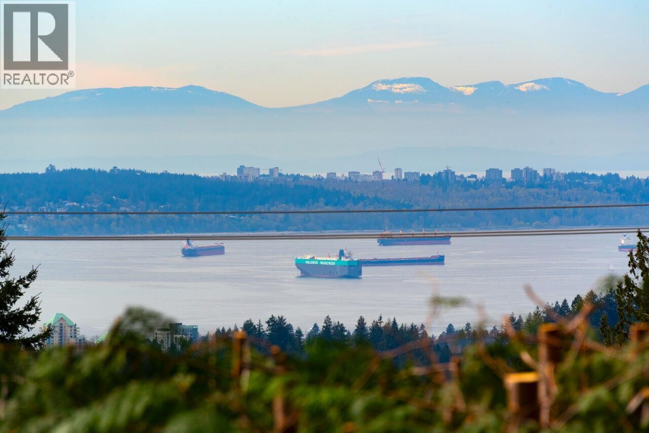 647 Blueridge Avenue, North Vancouver, British Columbia  V7R 2J4 - Photo 11 - R3110991