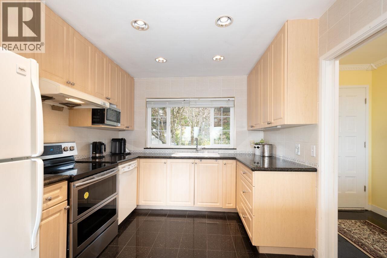 647 Blueridge Avenue, North Vancouver, British Columbia  V7R 2J4 - Photo 14 - R3110991