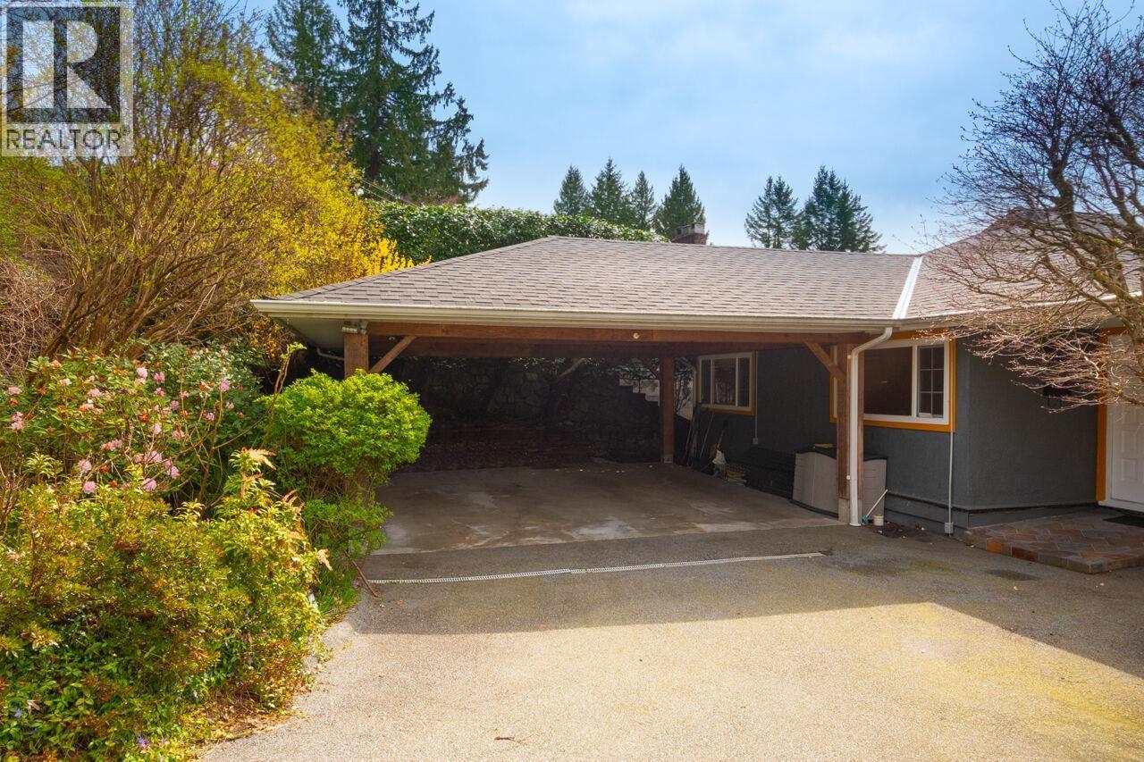 647 Blueridge Avenue, North Vancouver, British Columbia  V7R 2J4 - Photo 3 - R3110991