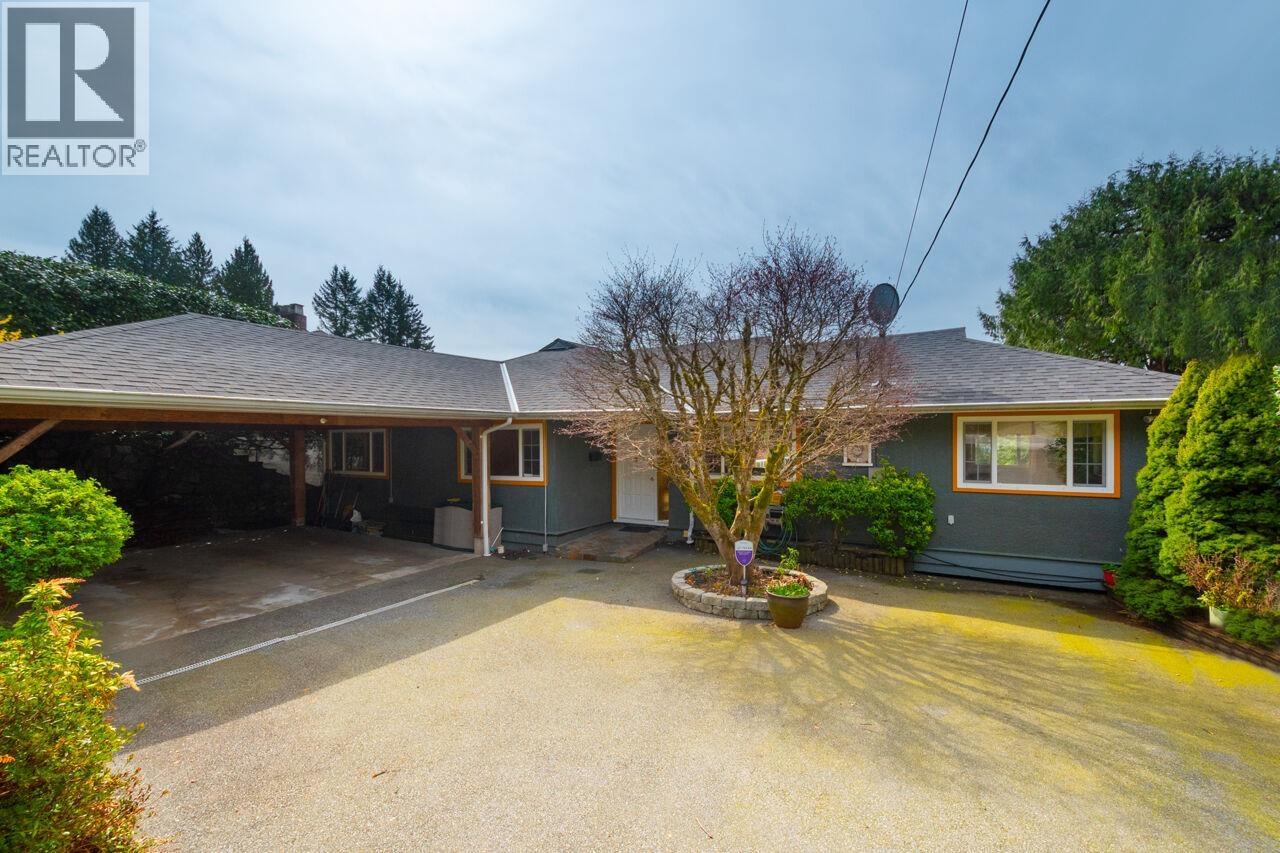 647 Blueridge Avenue, North Vancouver, British Columbia  V7R 2J4 - Photo 2 - R3110991