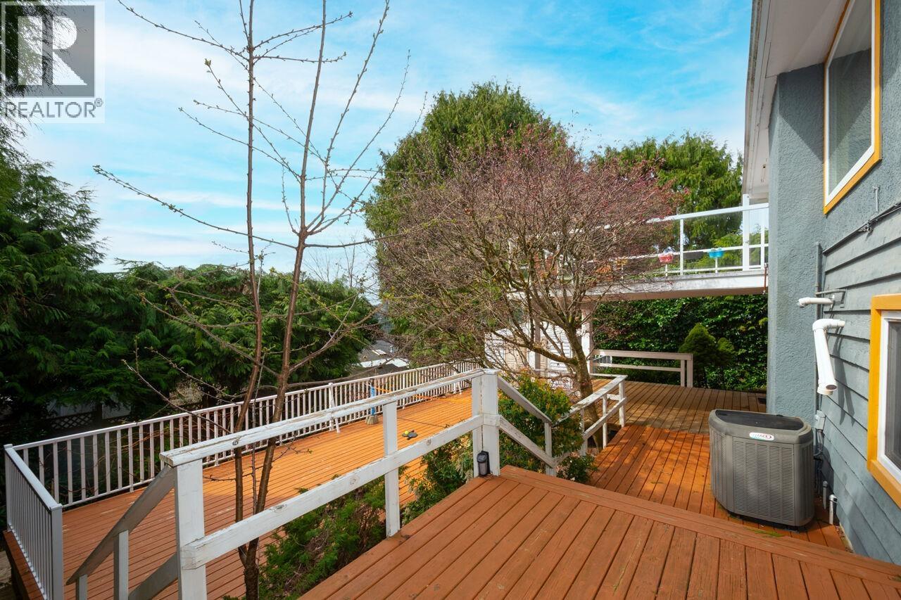 647 Blueridge Avenue, North Vancouver, British Columbia  V7R 2J4 - Photo 36 - R3110991