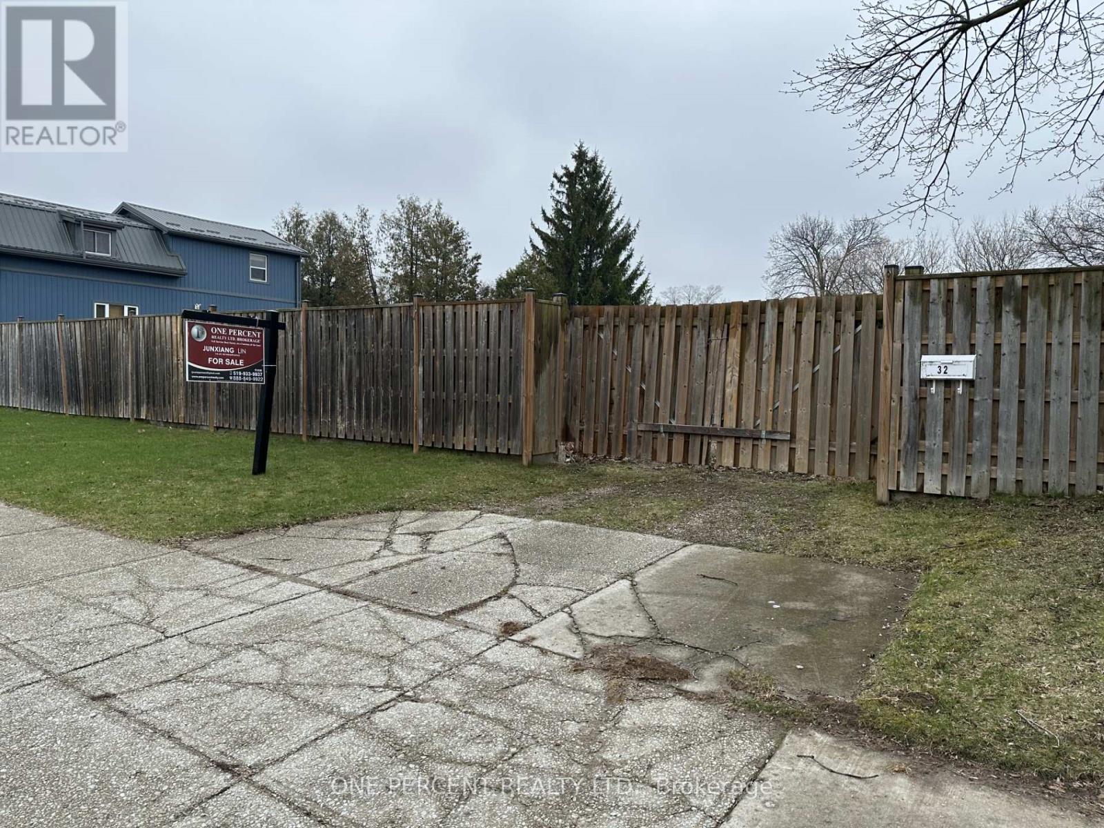 34 HUME STREET, London East, Ontario